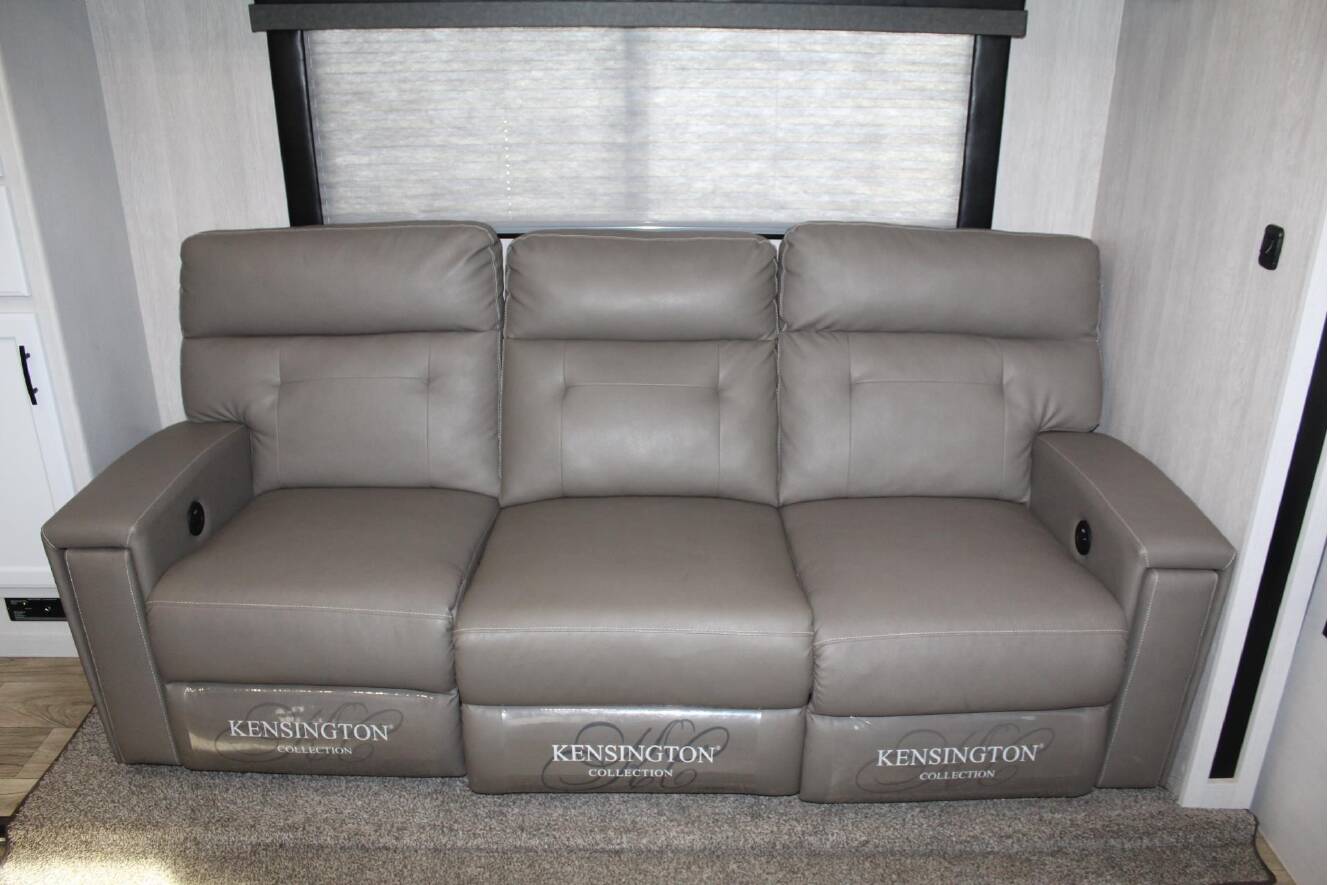 A photo of this 2024 Genesis Supreme GENESIS GCK405