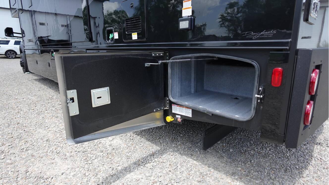 A photo of this 2027 Dynamax ISATA 6 31KS