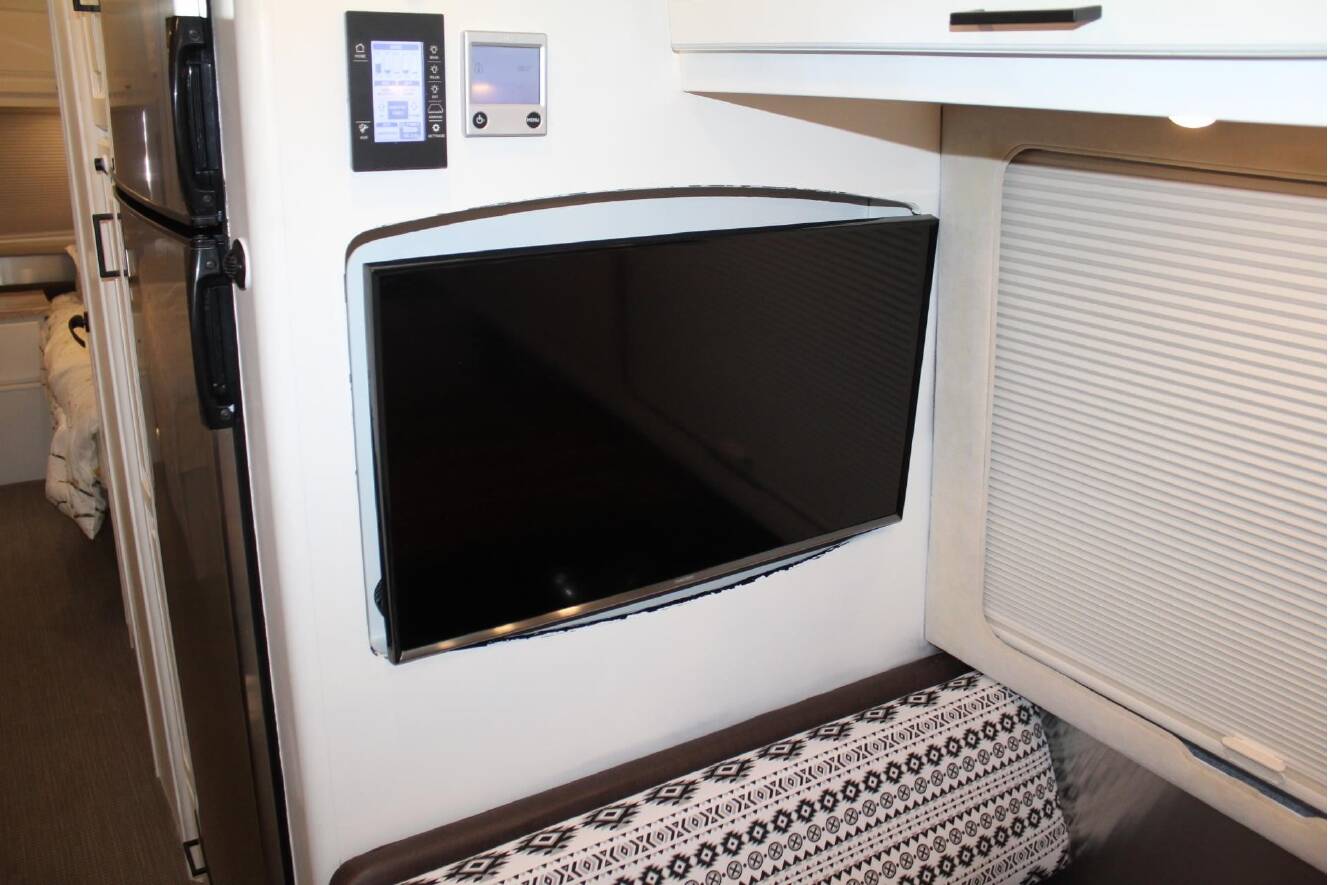 A photo of this 2017 Airstream CLASSIC 30RB