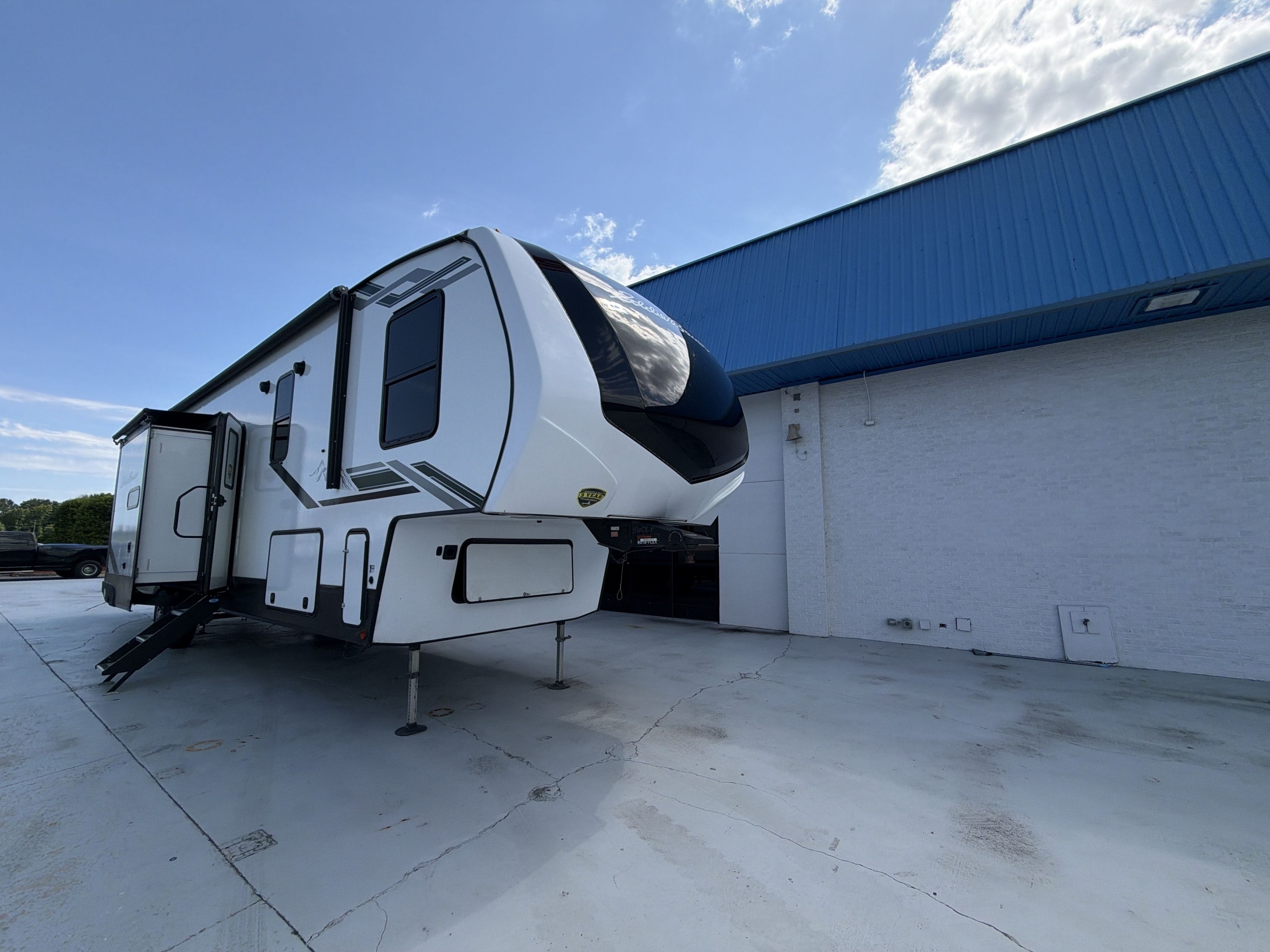 2024 Dutchmen EDDIE BAUER 360LF in north charleston SC