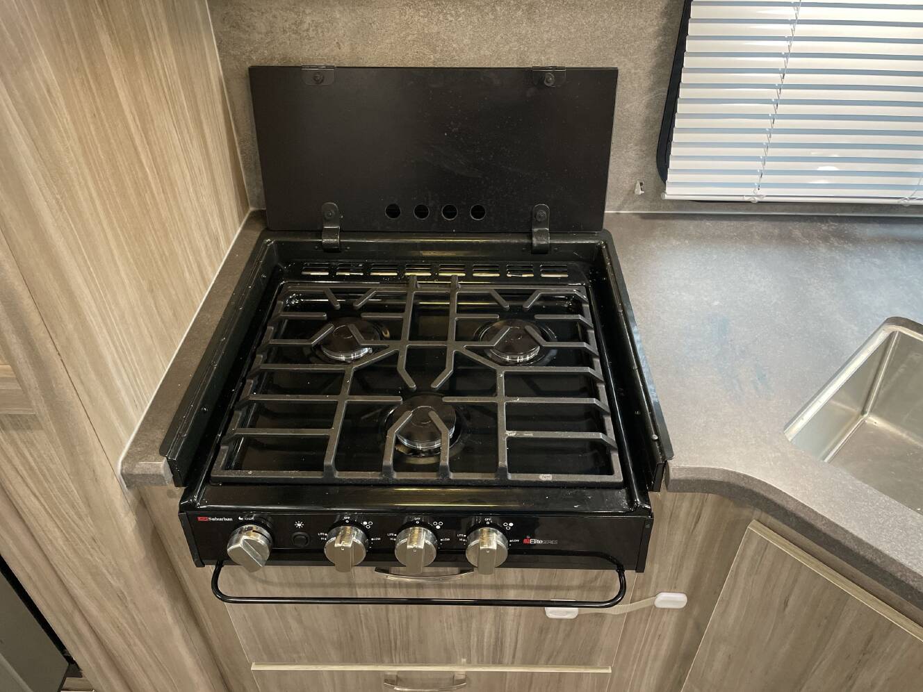 A photo of this 2022 Winnebago MINNIE 2529RG