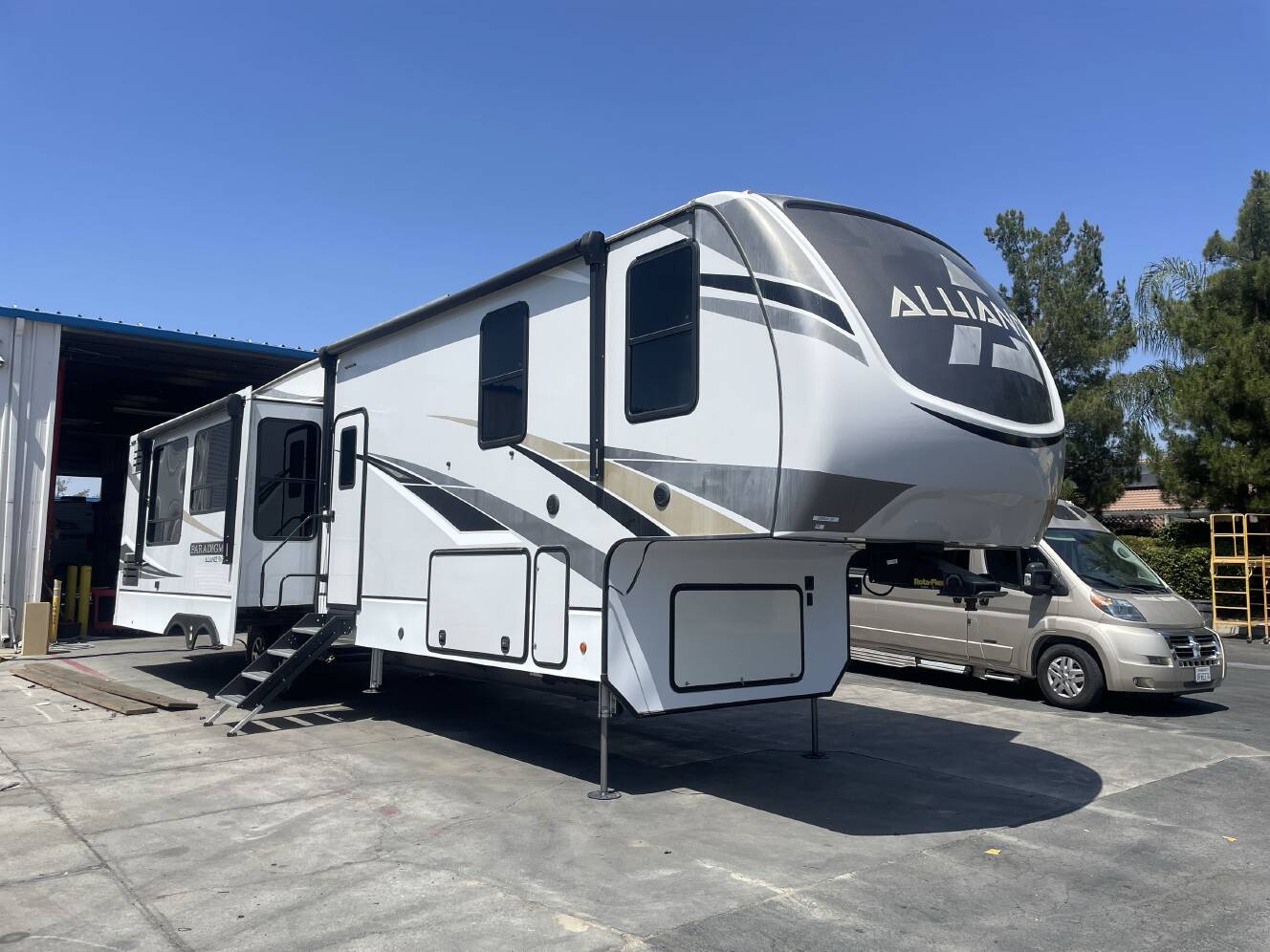A photo of this 2021 Alliance PARADIGM 372RK