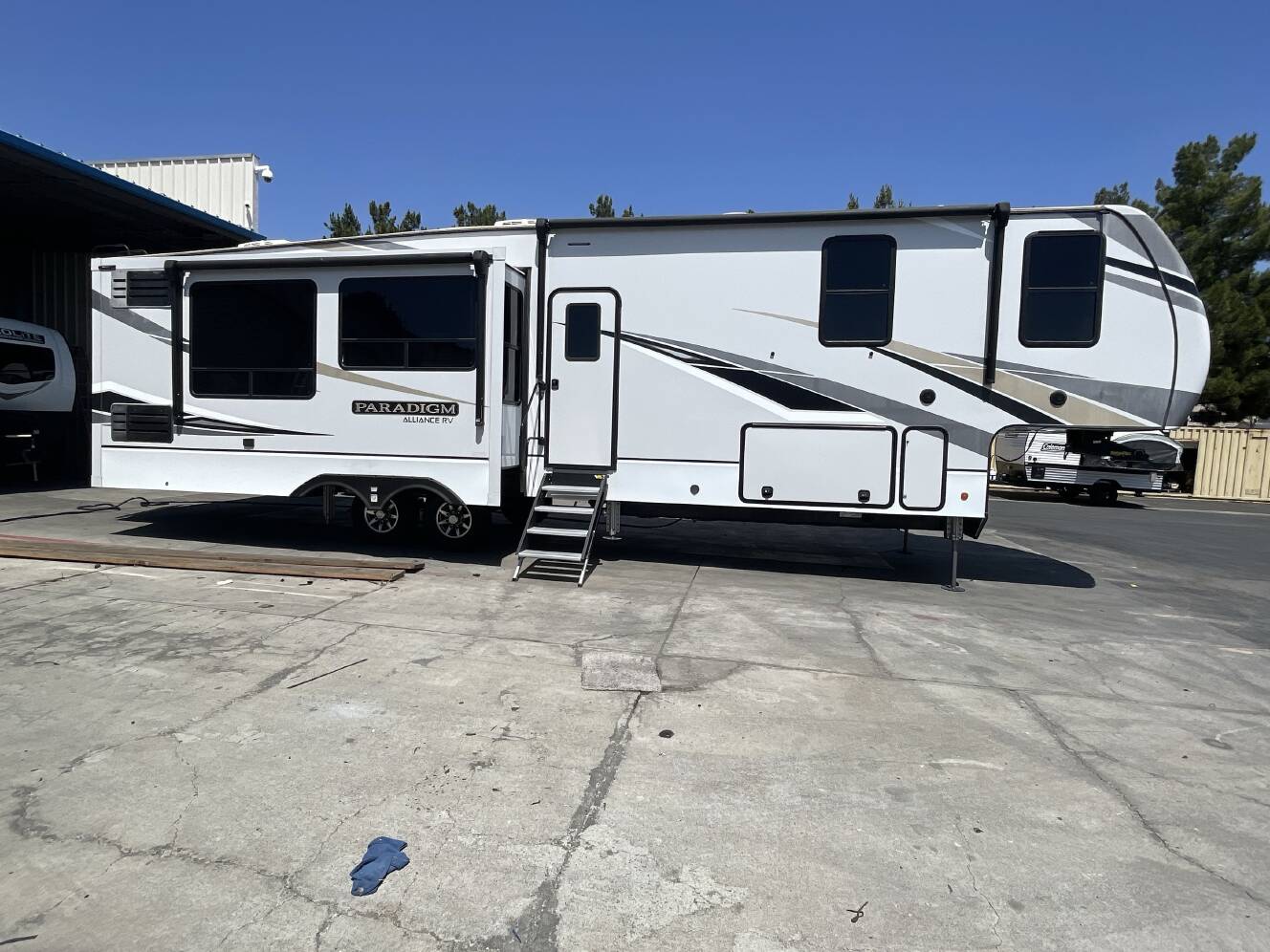 A photo of this 2021 Alliance PARADIGM 372RK