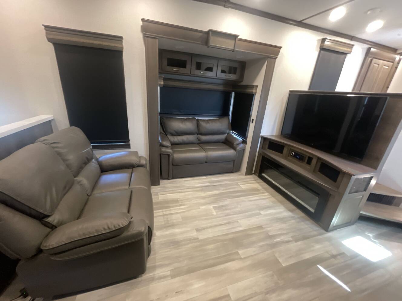 A photo of this 2021 Alliance PARADIGM 372RK