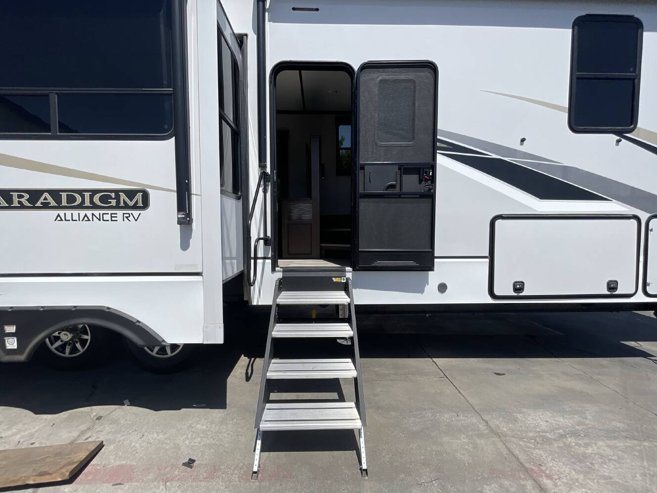 A photo of this 2021 Alliance PARADIGM 372RK