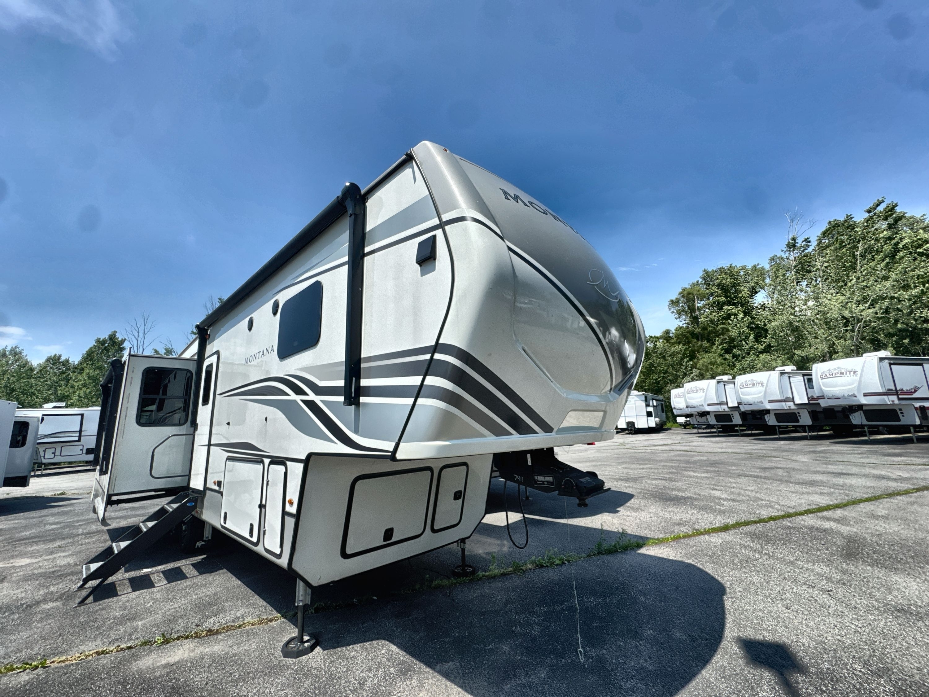 2023 Keystone MONTANA 3123RL in hamburg NY