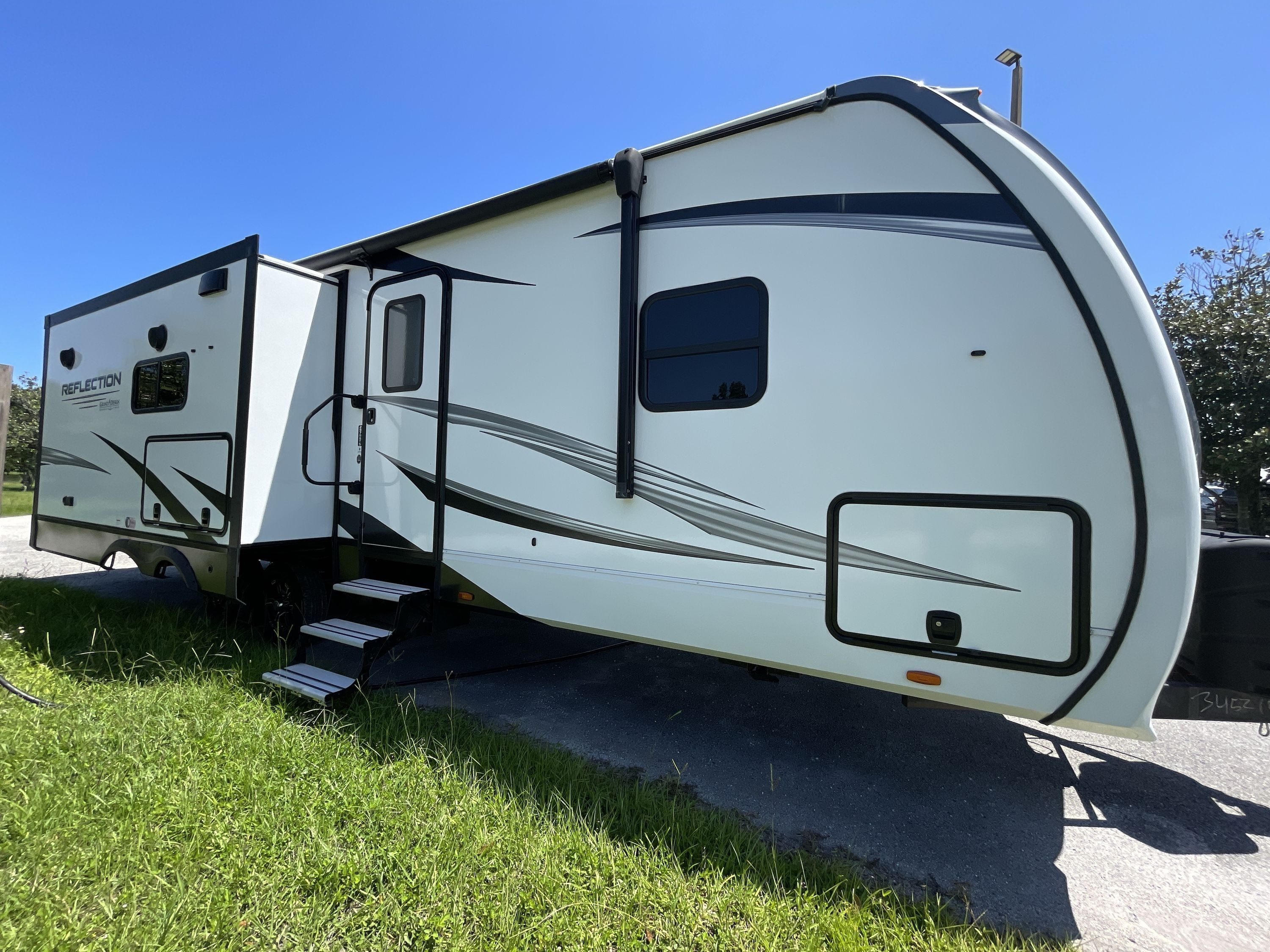 2023 Grand Design REFLECTION 297RSTS RV