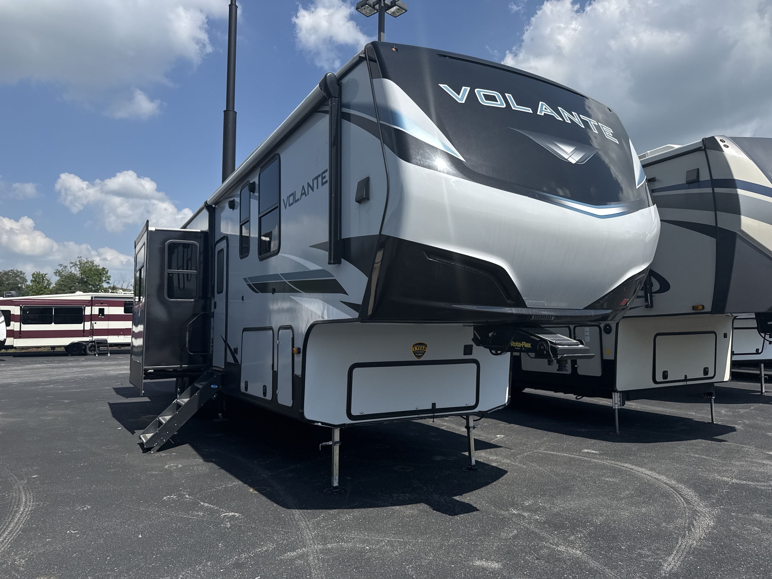 2021 Crossroads VOLANTE 3880MK RV