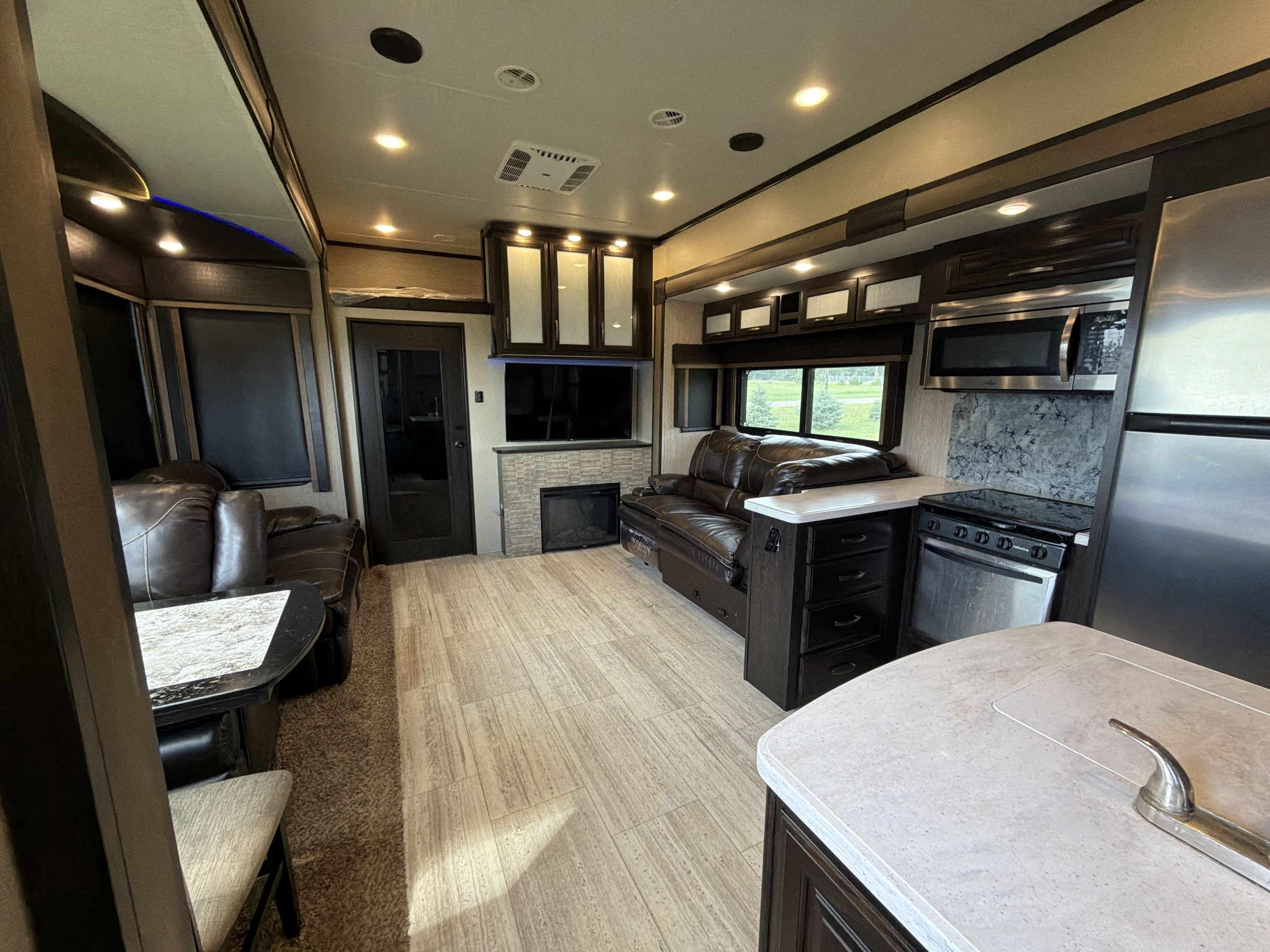 2017 Grand Design MOMENTUM 395M in little falls MN