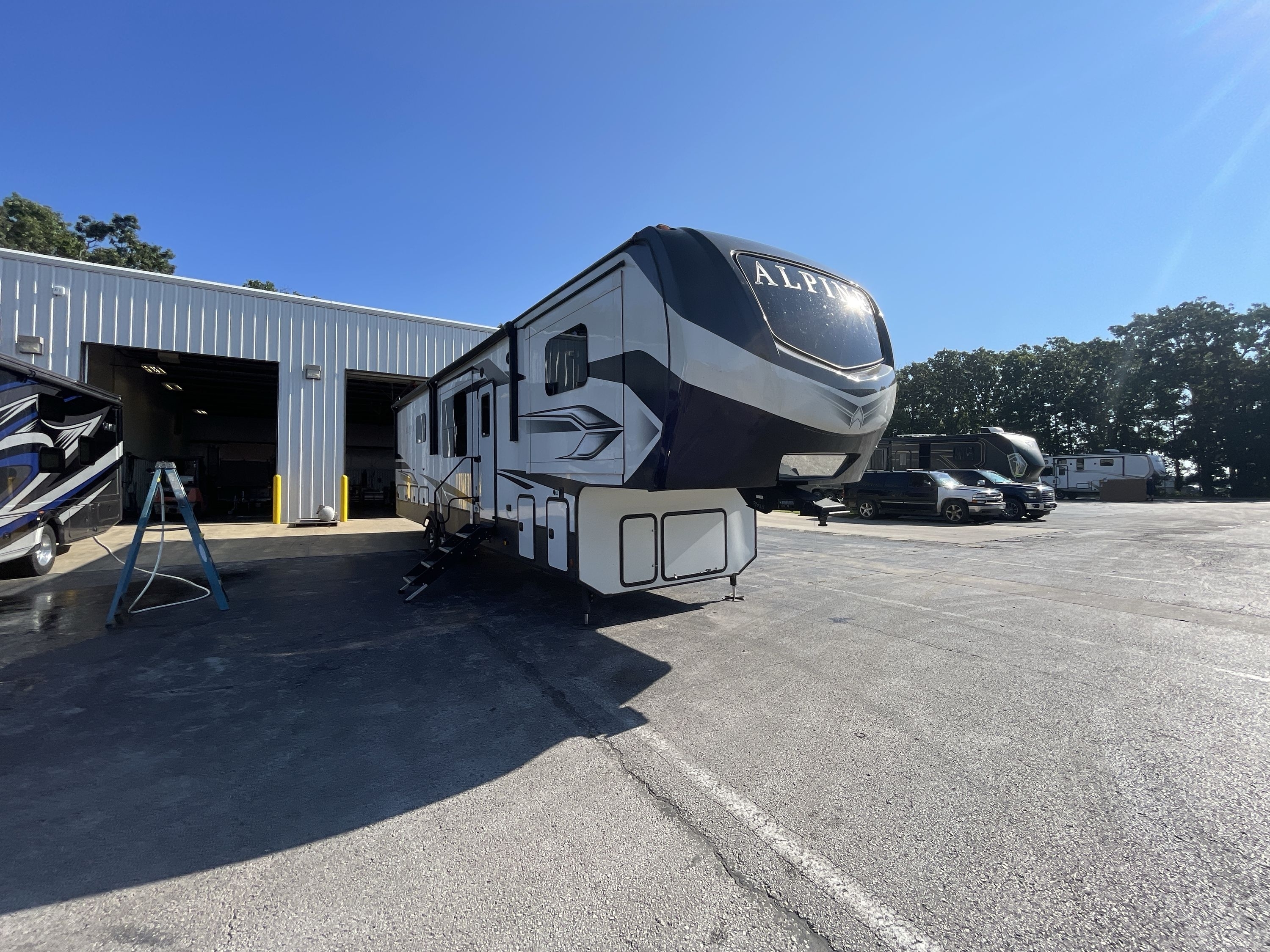 2023 Keystone Alpine 3712KB