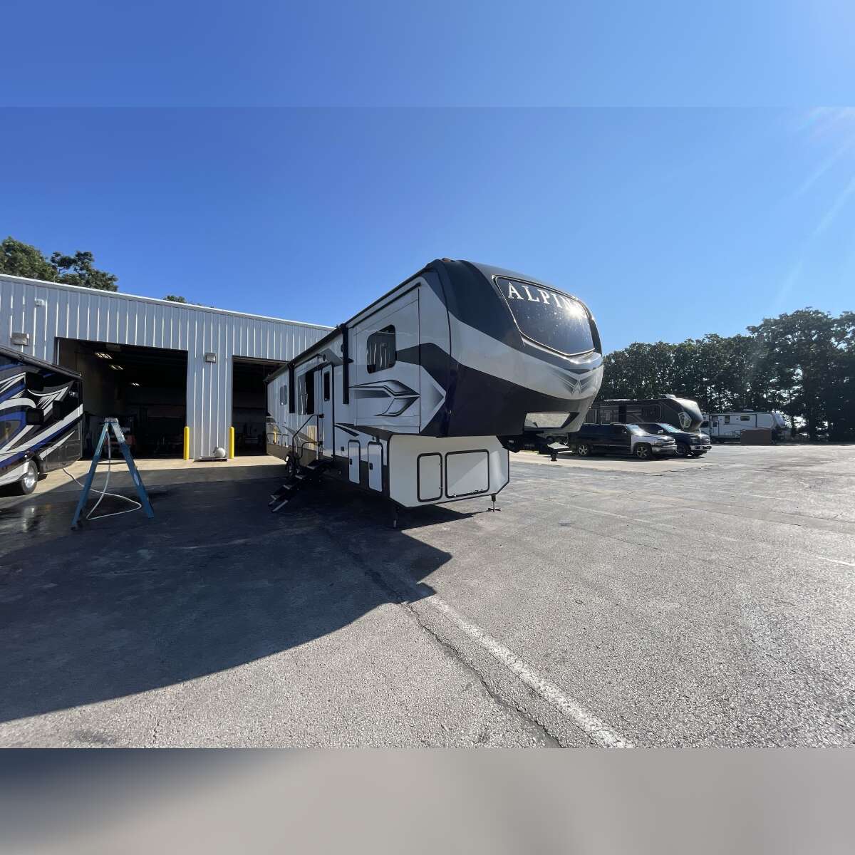 2023 Keystone Alpine 3712KB