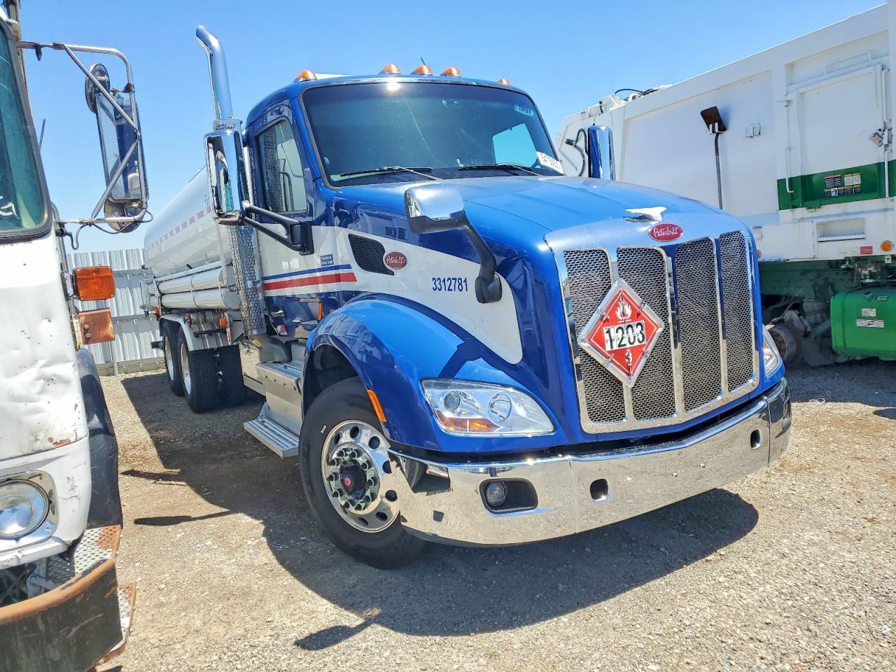 2017 PETERBILT 579 in Fairfield, CA