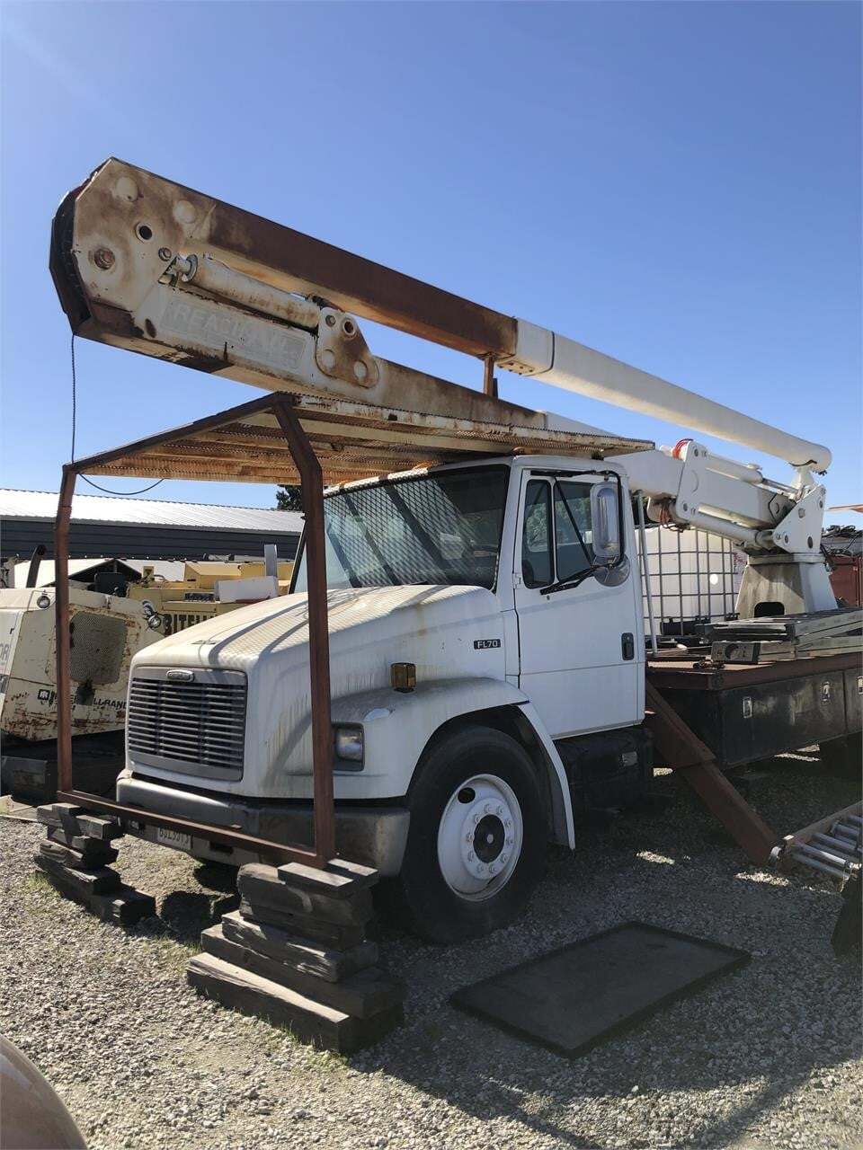 1997 FREIGHTLINER FL70 in Palos Verdes Peninsula, CA
