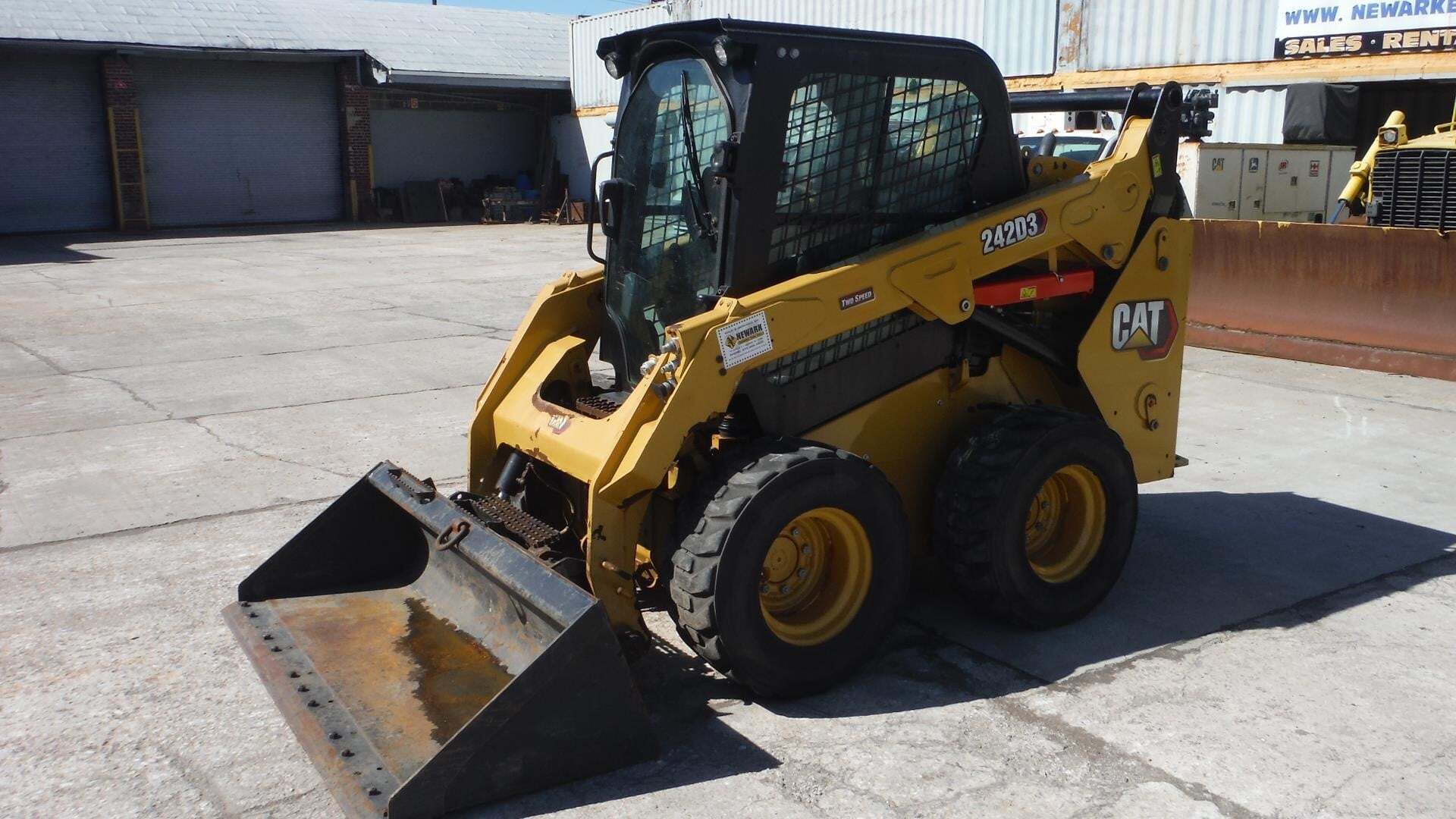 2021 CATERPILLAR 242D3 in Newark, NJ