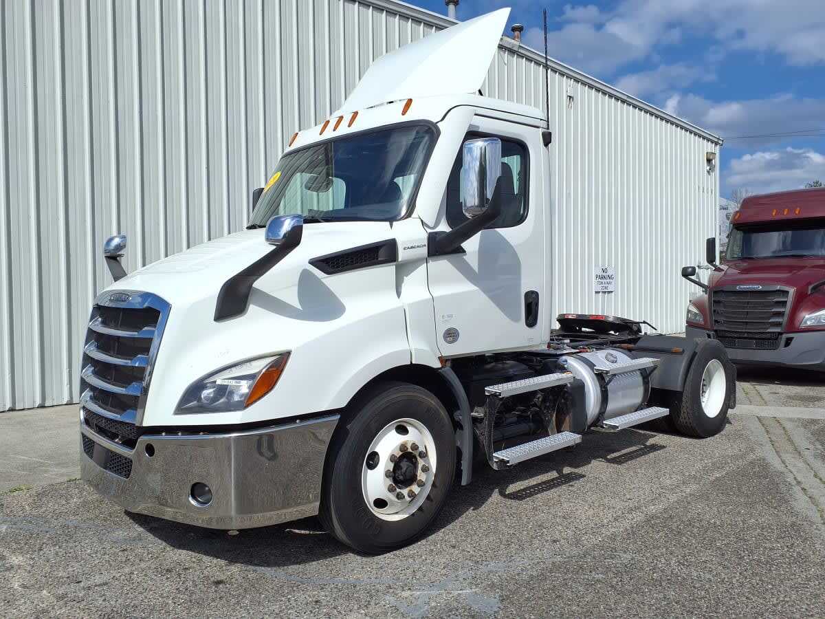 2020 FREIGHTLINER CASCADIA 116 in Knoxville, TN