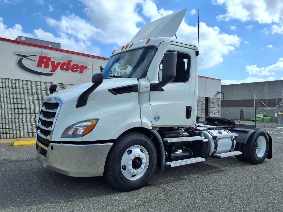 2020 FREIGHTLINER CASCADIA 116 in Memphis, TN