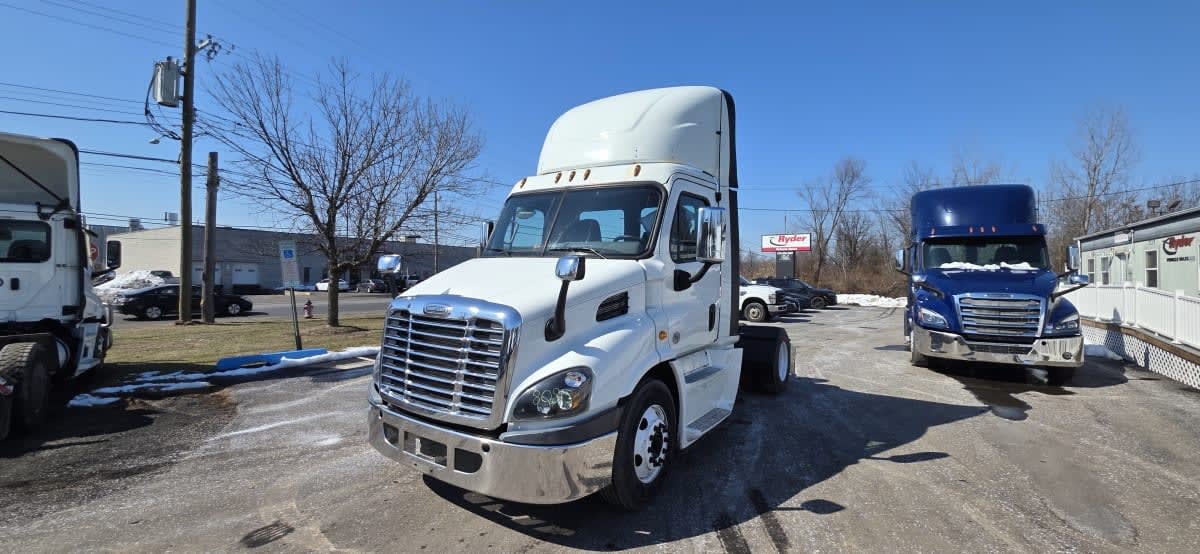 2019 FREIGHTLINER CASCADIA 113 in Bensalem, PA