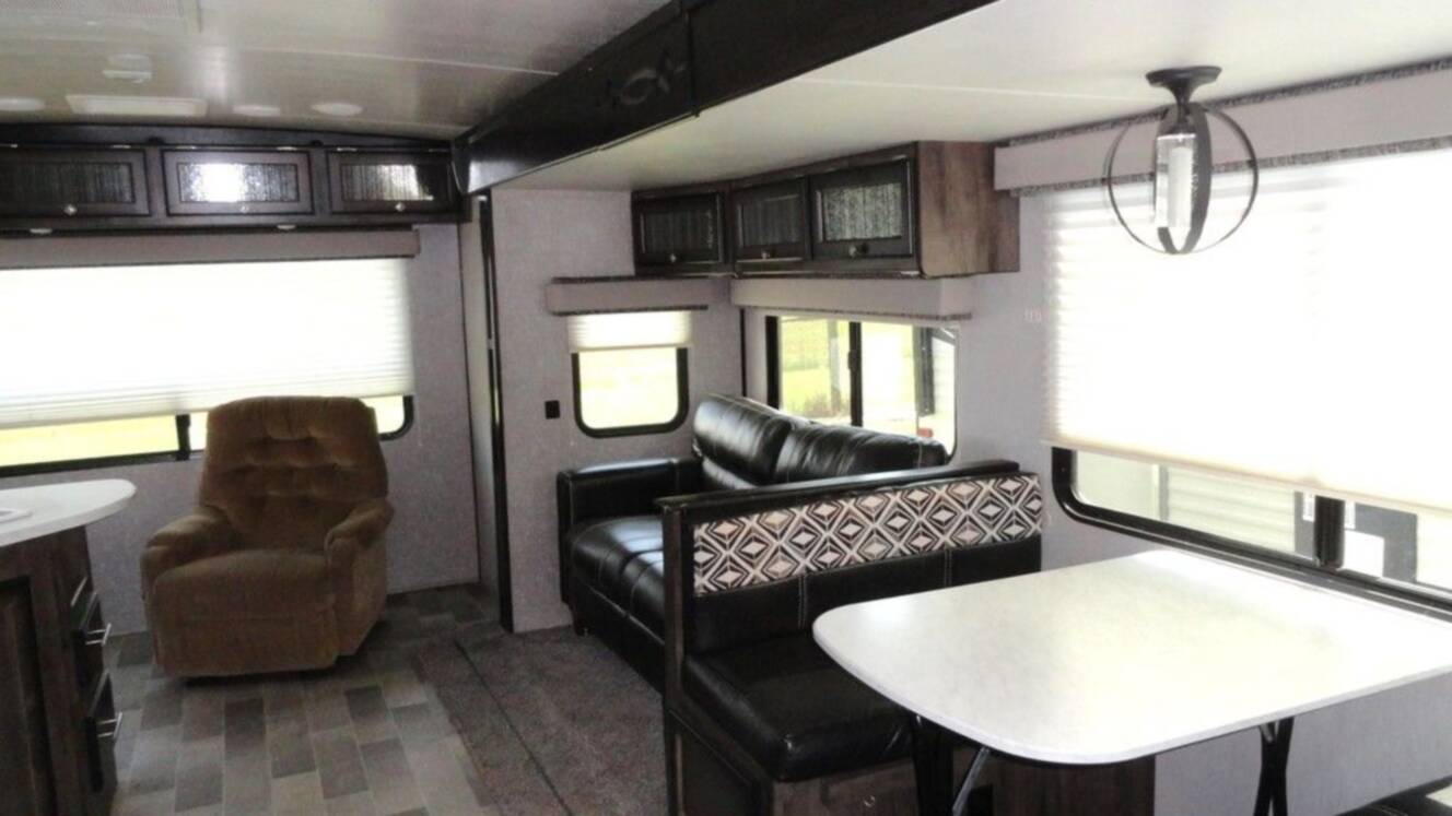 A photo of this 2019 Heartland Mallard M27