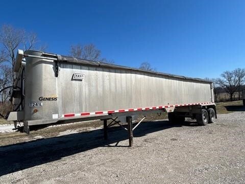 2016 EAST GENESIS in Petersburg, IN