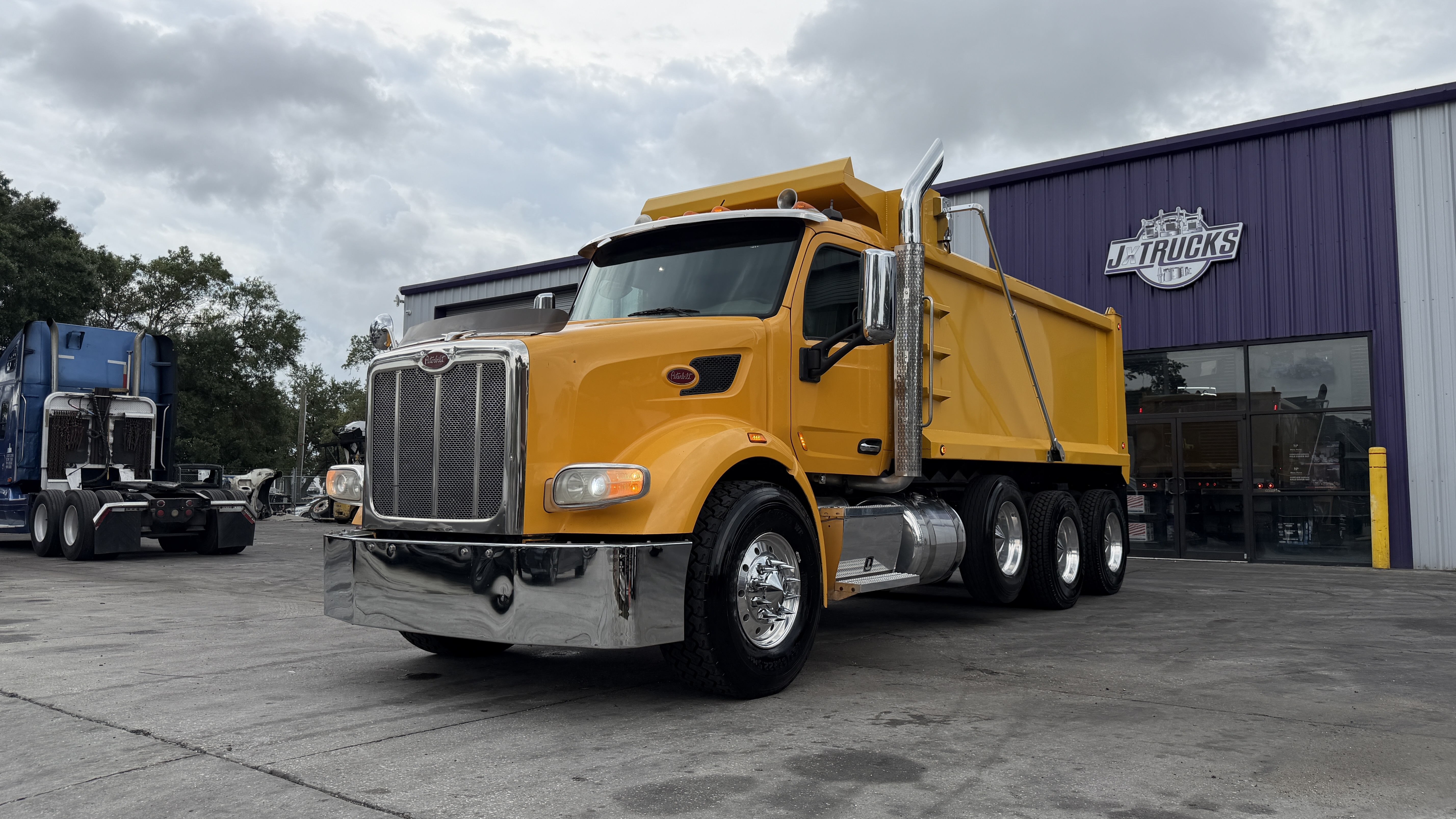 2015 PETERBILT 567 in Tampa, FL