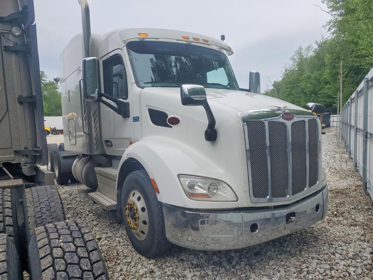 2019 PETERBILT 579 in West Warren, MA