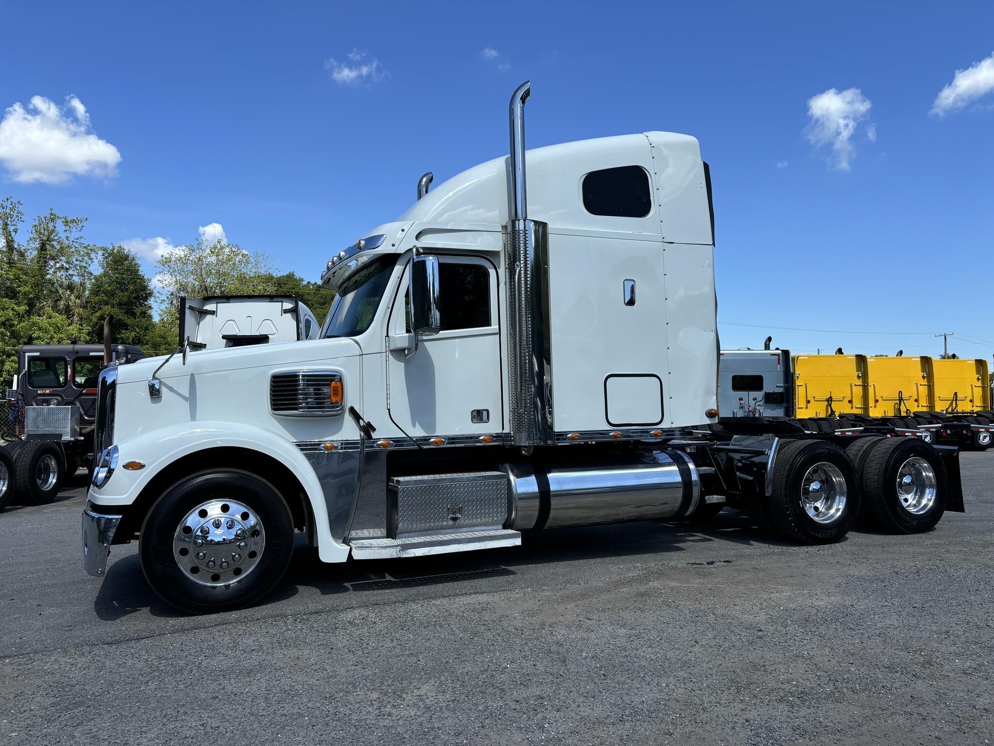 2020 FREIGHTLINER CORONADO 132 in Citra, FL