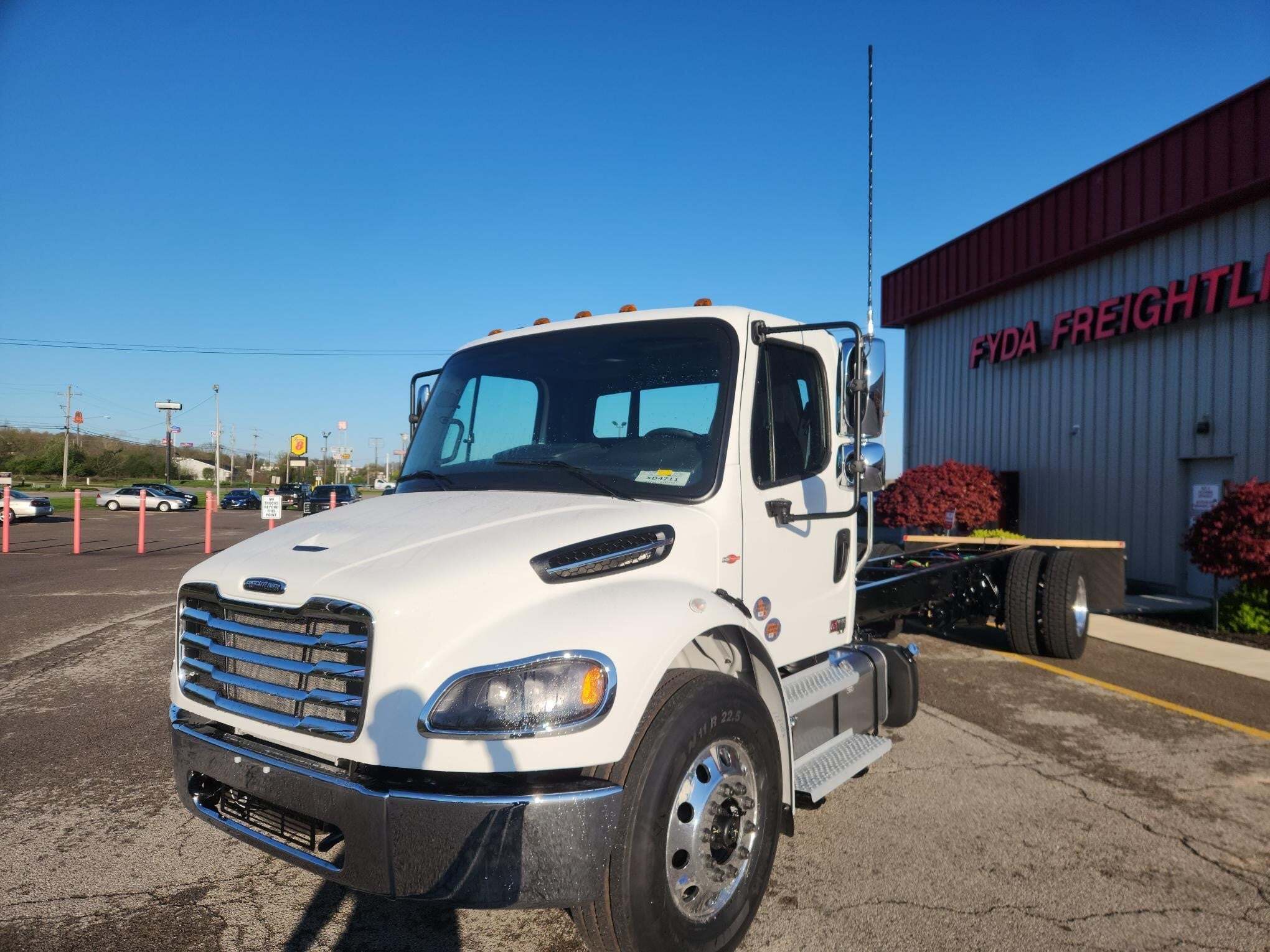 2027 FREIGHTLINER BUSINESS CLASS M2 106 PLUS in Youngstown, OH