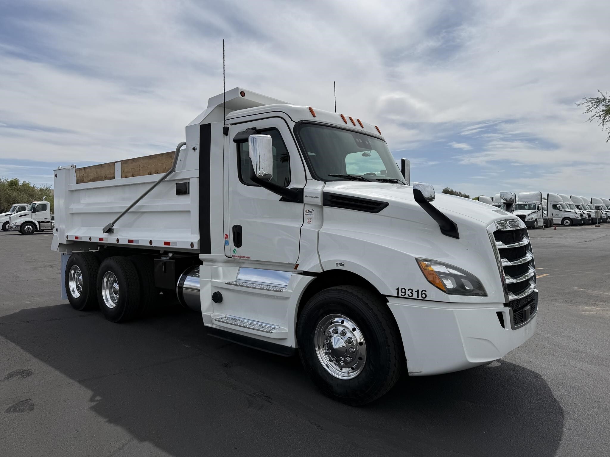 2019 FREIGHTLINER CASCADIA 126 in Phoenix, AZ