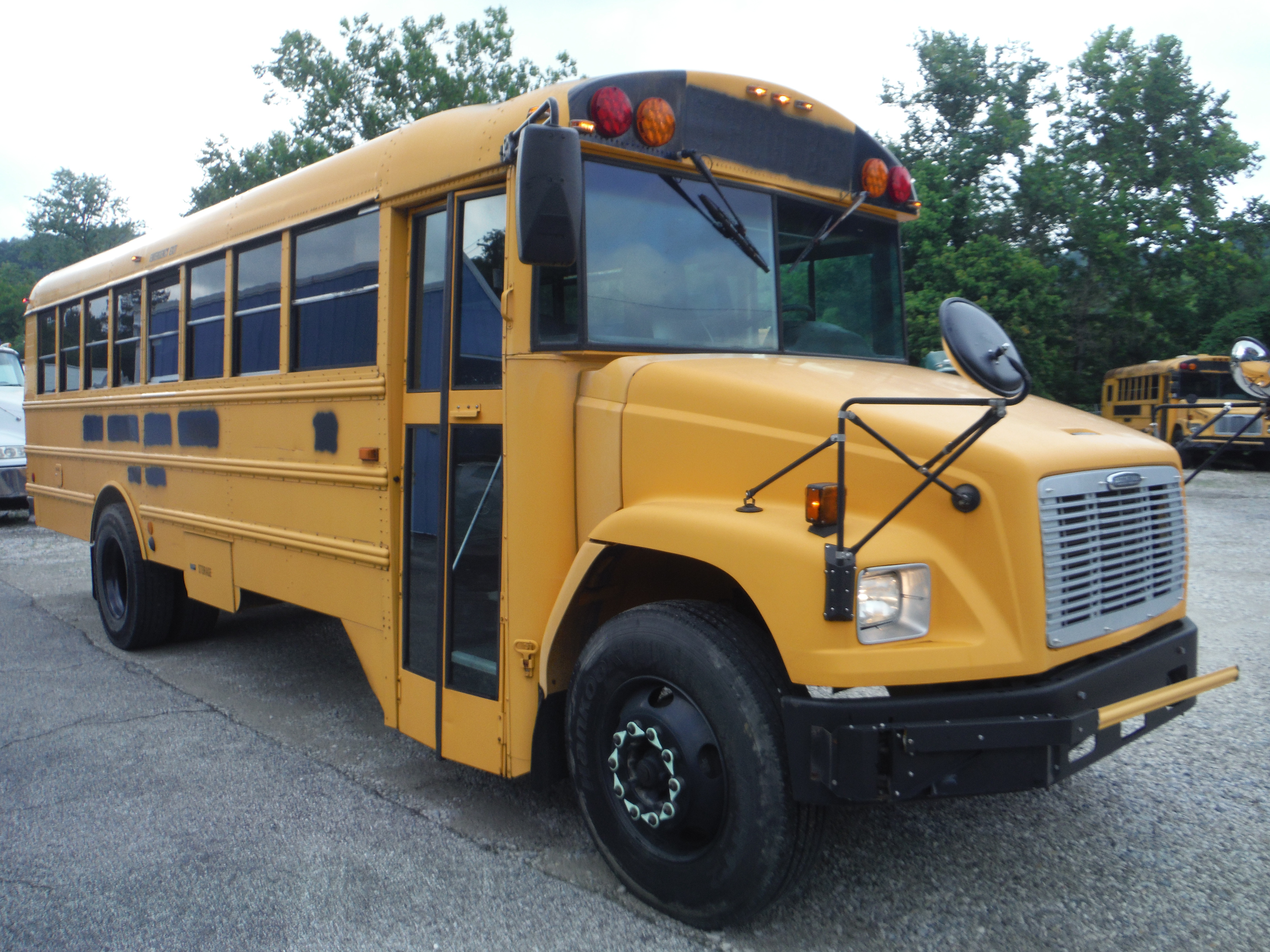 2002 FREIGHTLINER CHASSIS in Charleston, WV