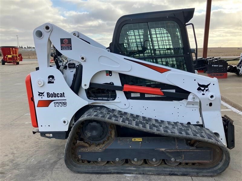 2019 BOBCAT T770 in Farley, IA