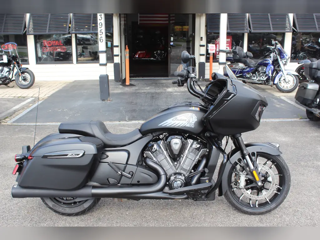 2025 Indian Motorcycle Challenger® Dark Horse® with PowerBand Audio Package