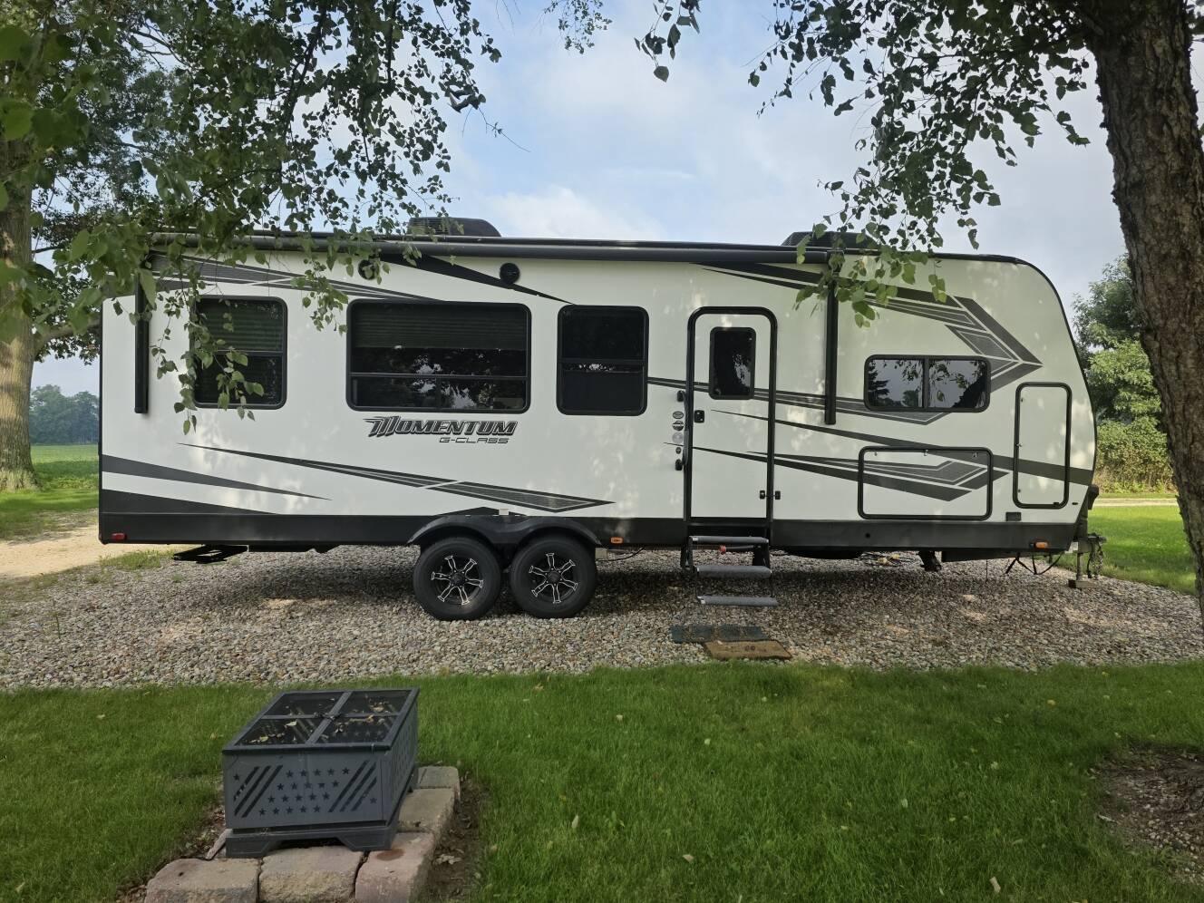 A photo of this 2020 Grand Design MOMENTUM G-CLASS 25G