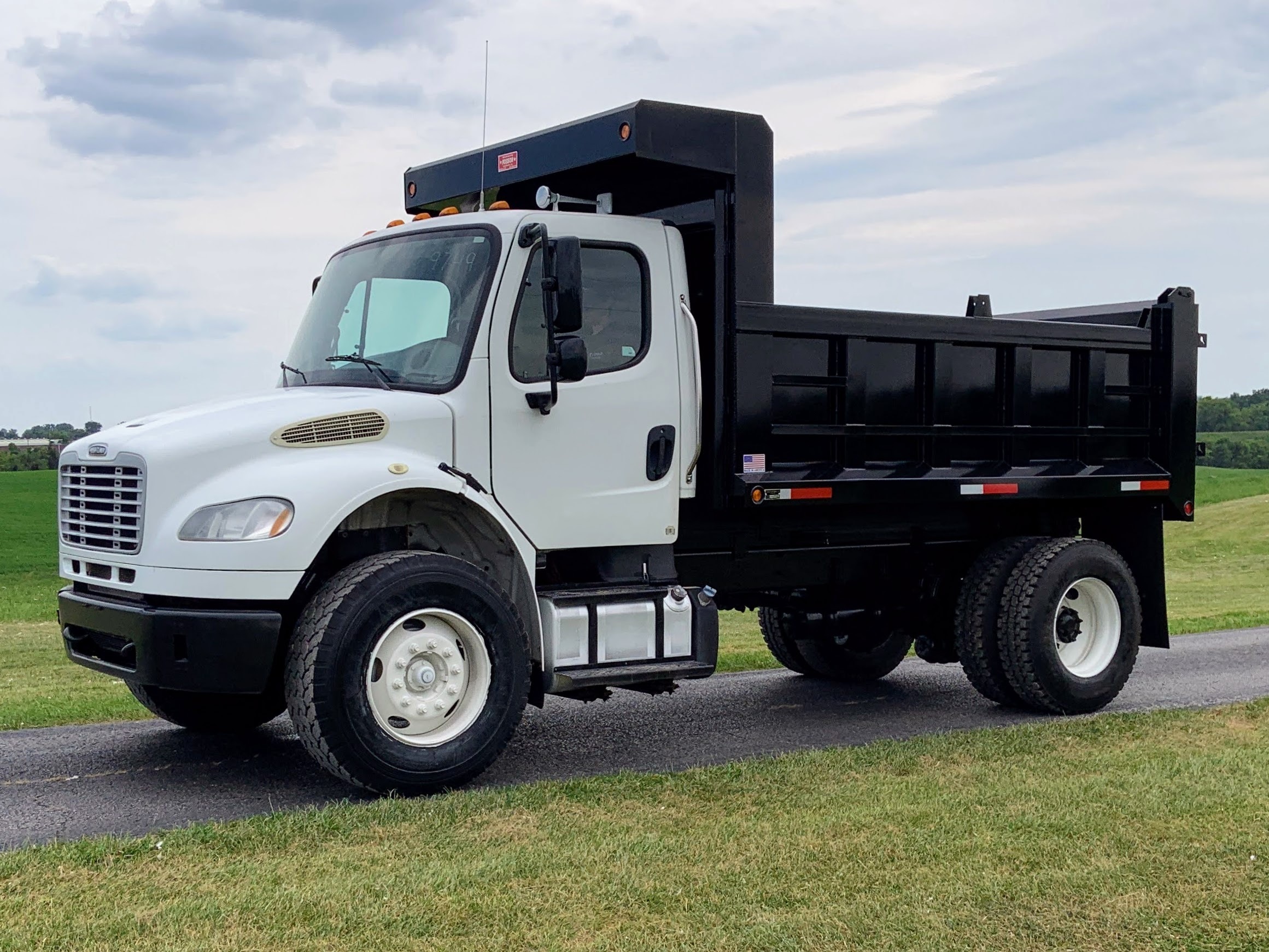 2014 FREIGHTLINER BUSINESS CLASS M2 106 in Owenton, KY