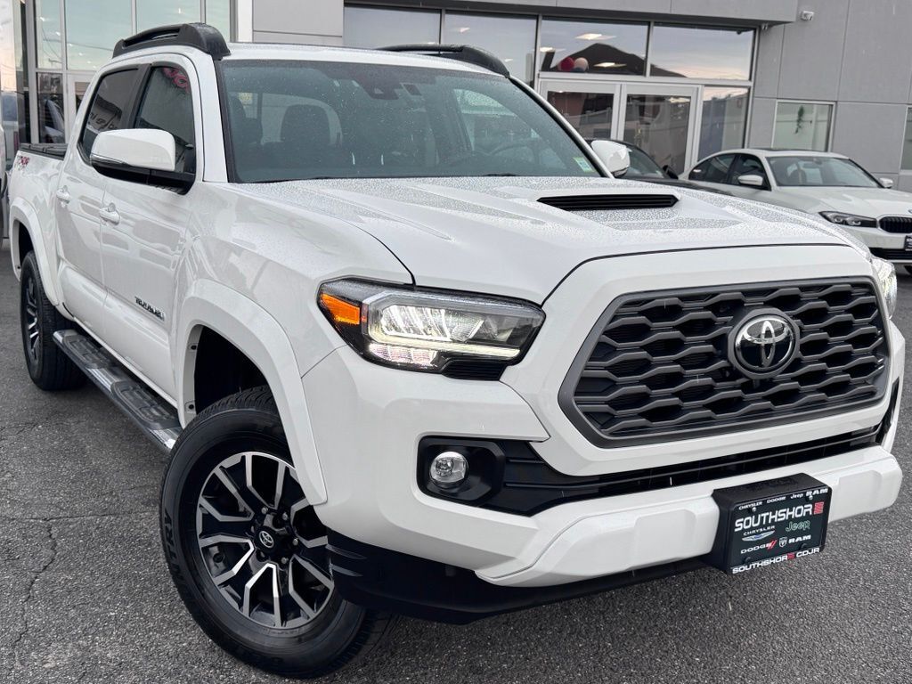 2023 TOYOTA TACOMA in Inwood, NY