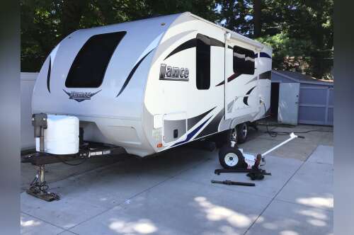 2017 Lance 1995 TRAVEL TRAILER in akron OH