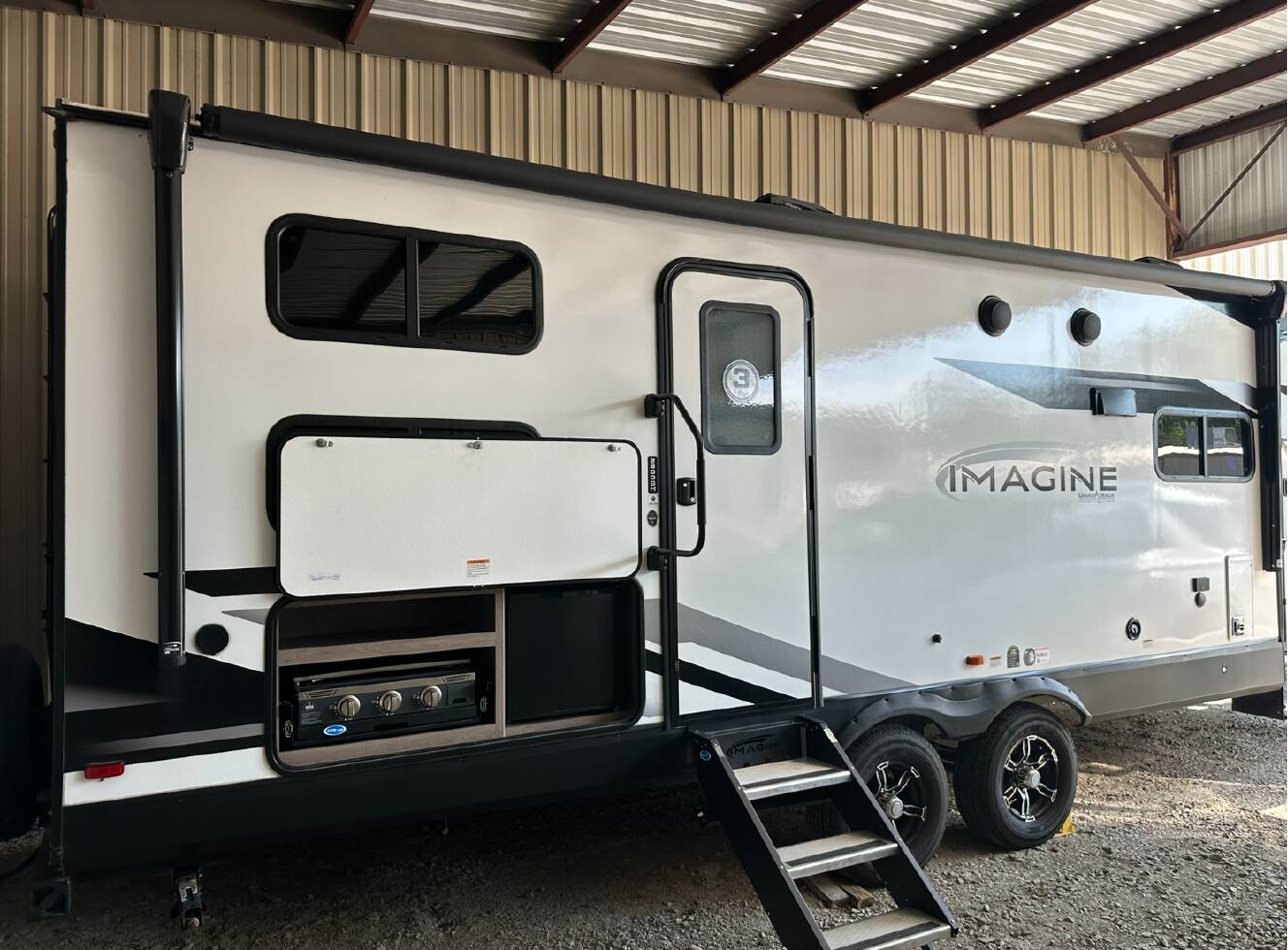 A photo of this 2022 Grand Design IMAGINE 2800BH