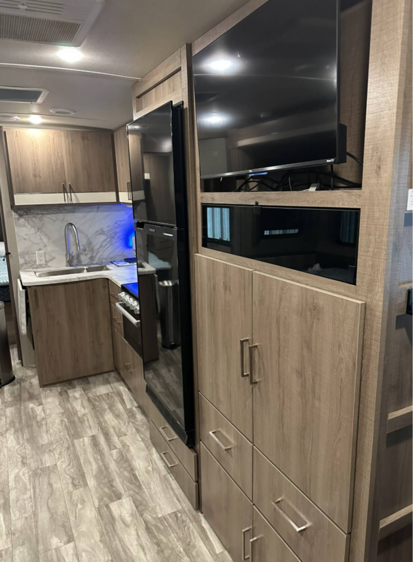 A photo of this 2022 Grand Design IMAGINE 2800BH
