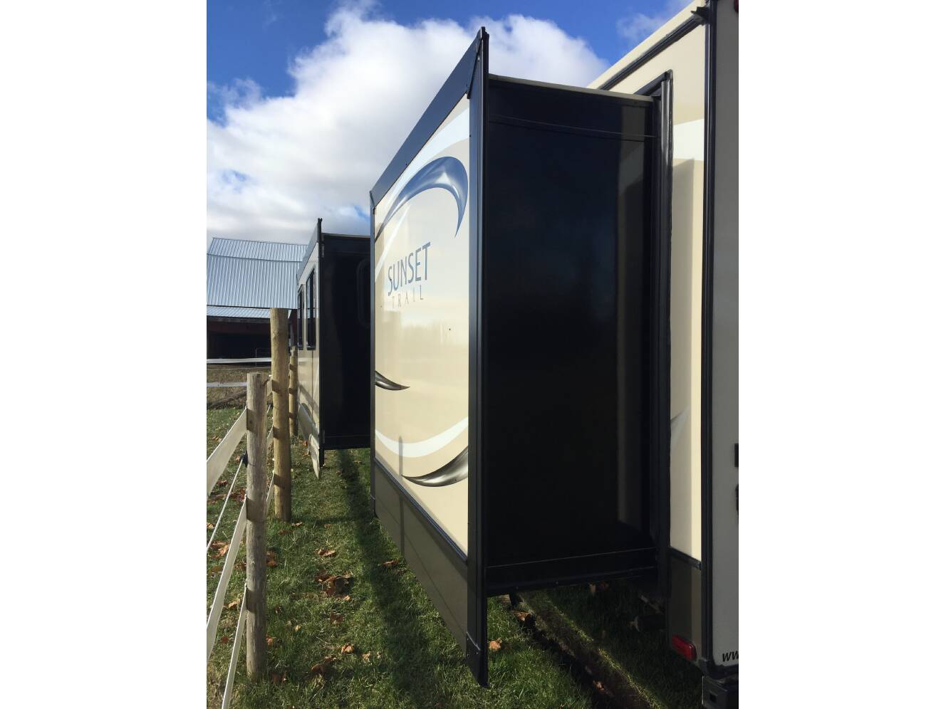 A photo of this 2015 Crossroads SUNSET TRAIL 320BH