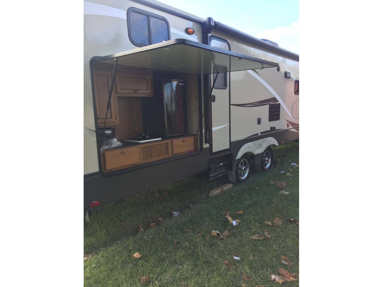 A photo of this 2015 Crossroads SUNSET TRAIL 320BH