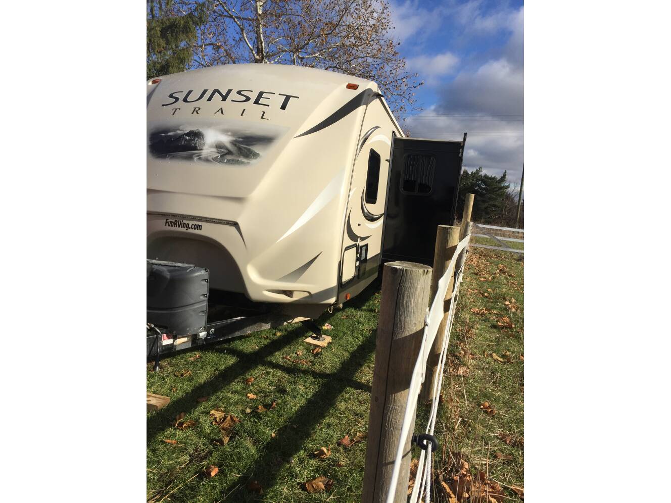A photo of this 2015 Crossroads SUNSET TRAIL 320BH