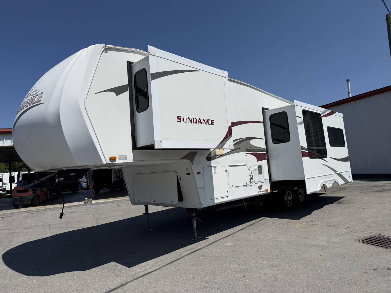 A photo of this 2008 Heartland SUNDANCE 2900MK