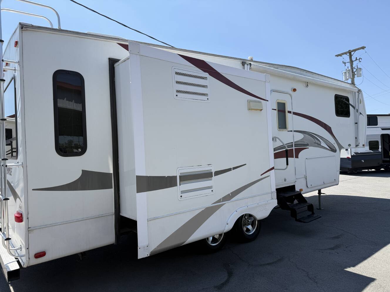 A photo of this 2008 Heartland SUNDANCE 2900MK