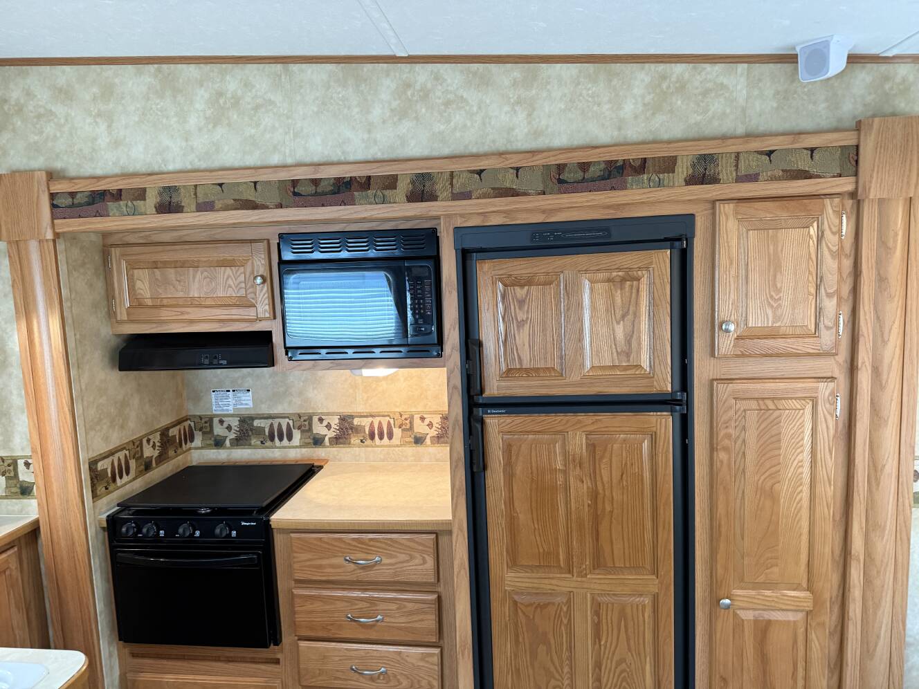 A photo of this 2008 Heartland SUNDANCE 2900MK