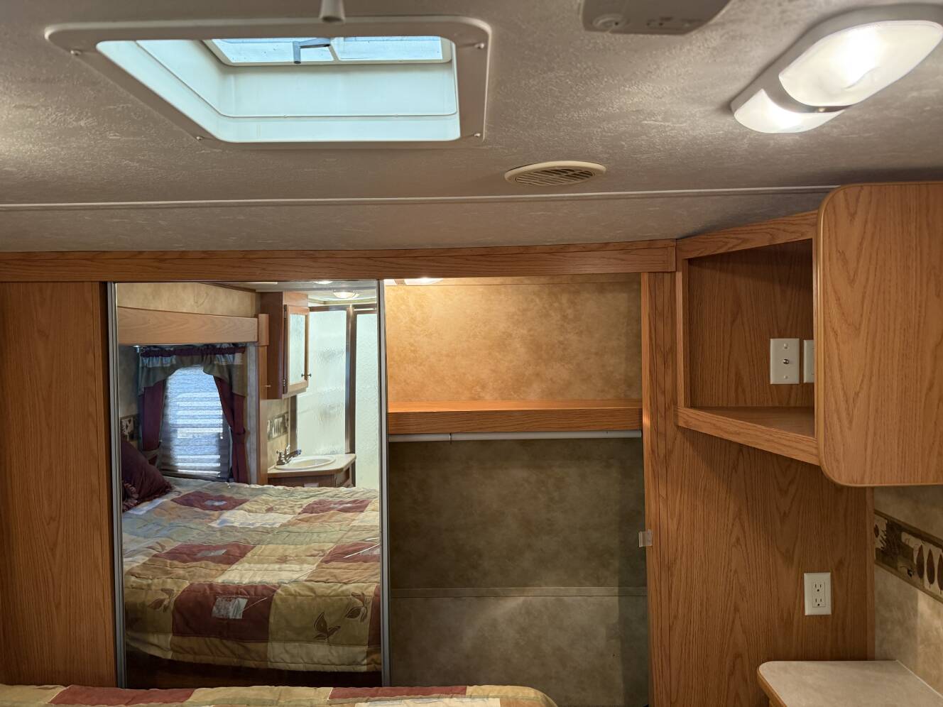 A photo of this 2008 Heartland SUNDANCE 2900MK