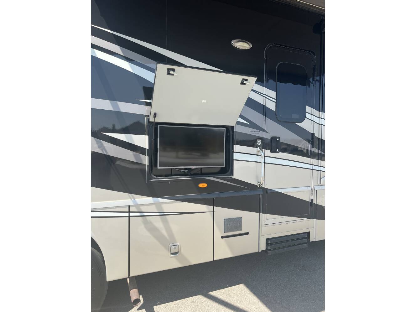 A photo of this 2015 Winnebago ADVENTURER 35P