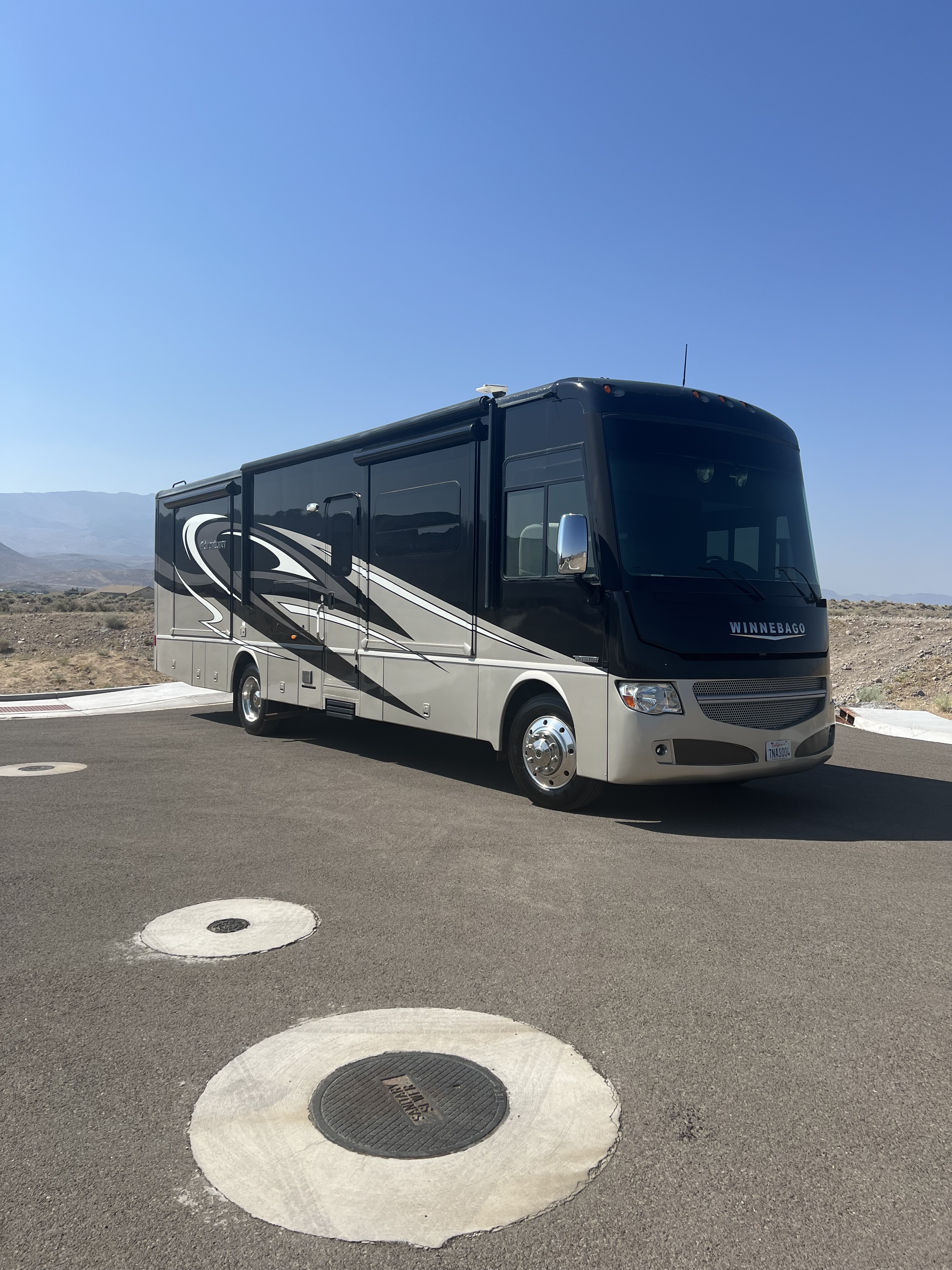 2015 Winnebago ADVENTURER 35P RV