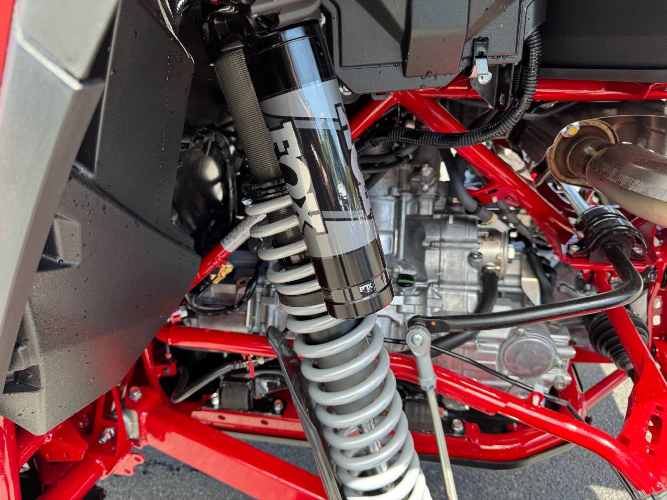 A photo of this 2026 Honda Talon 1000R FOX Live Valve