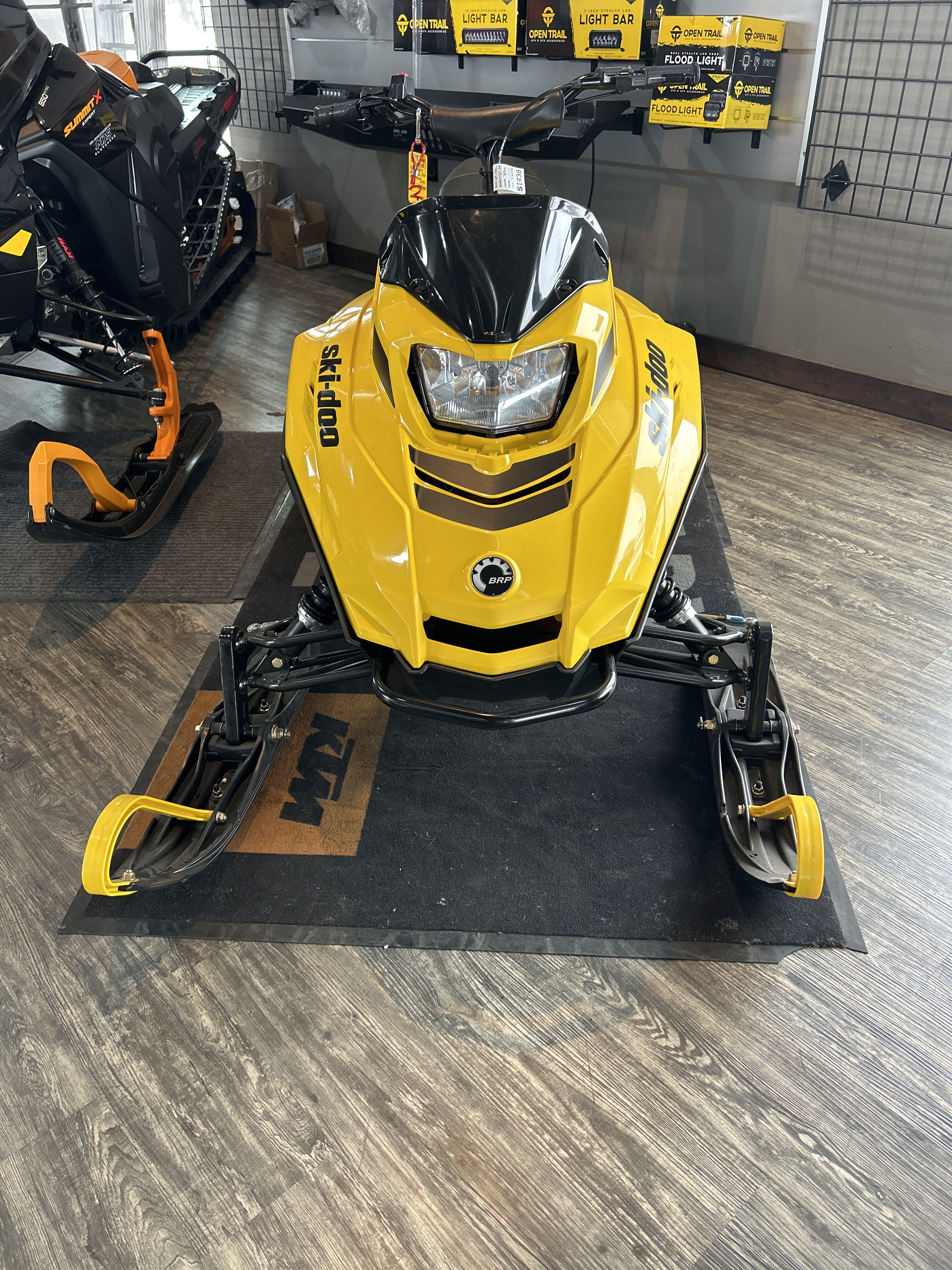 2025 Ski-Doo MXZ 200 ES Cobra 1.0 Snowmobile snowmobile