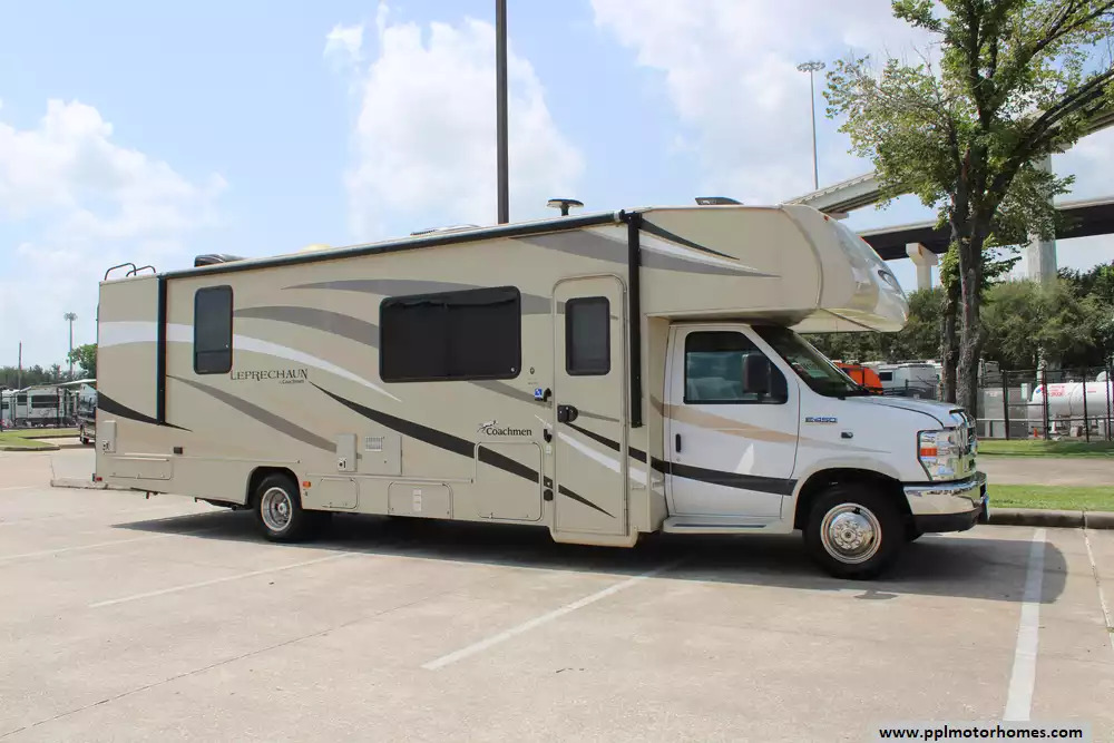 2018 Forest River Coachmen Leprechaun 311FS in houston TX