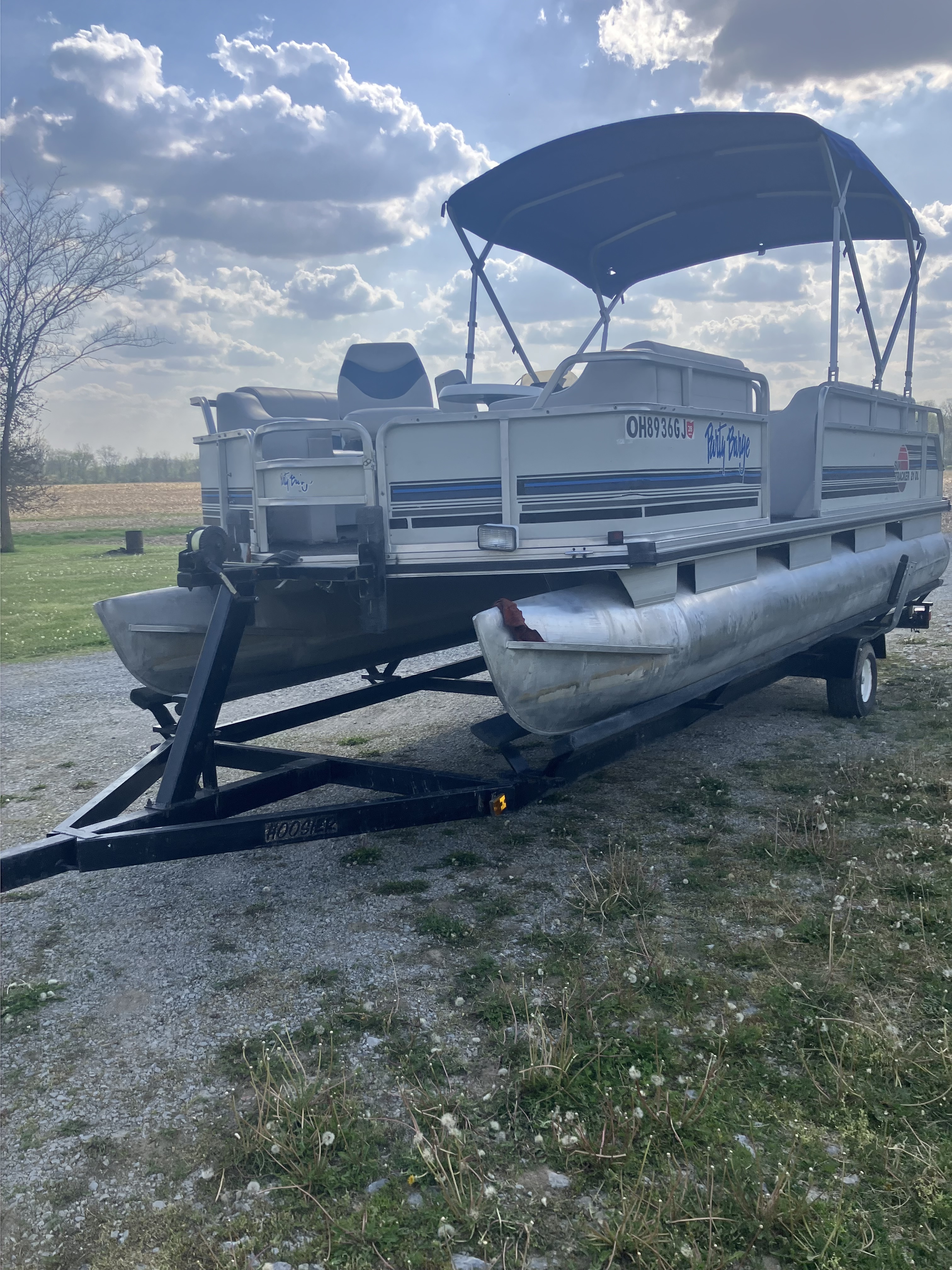 1992 Bass Tracker PARTY BARGE 21 in houston OH
